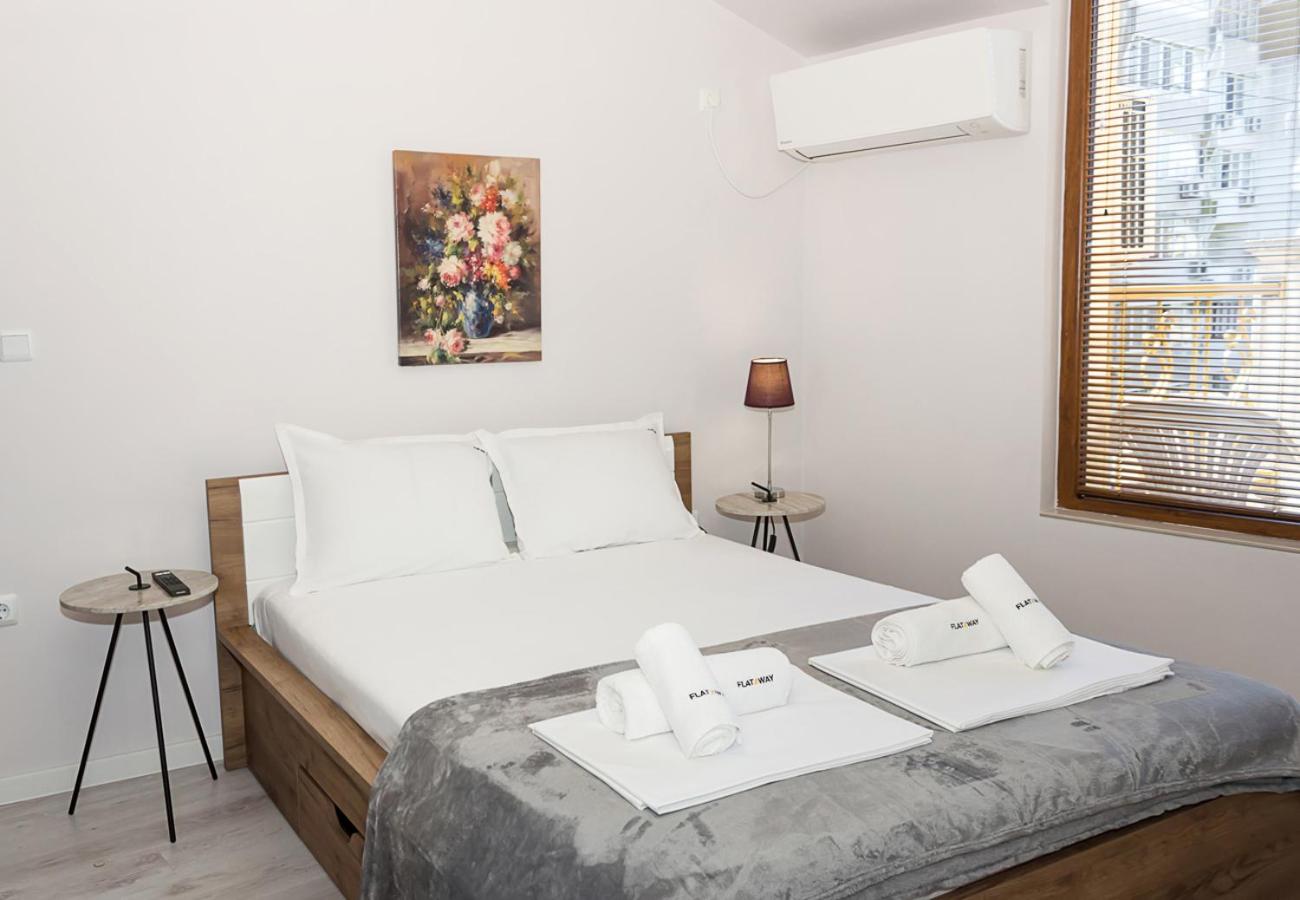 The Purplish 2-BD Apartment in Varna Center
