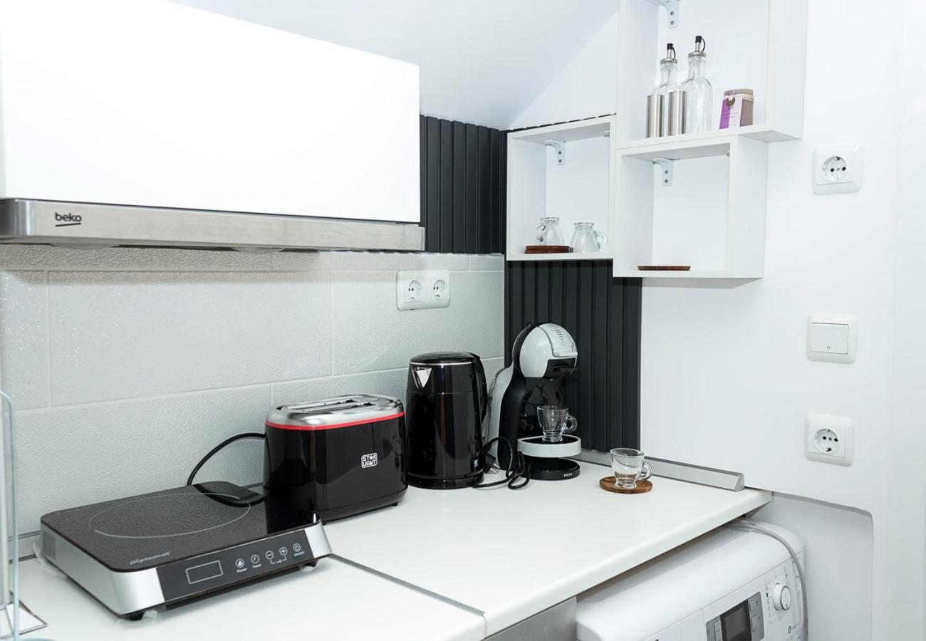 The Purplish 2-BD Apartment in Varna Center