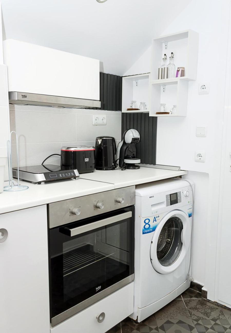 The Purplish 2-BD Apartment in Varna Center
