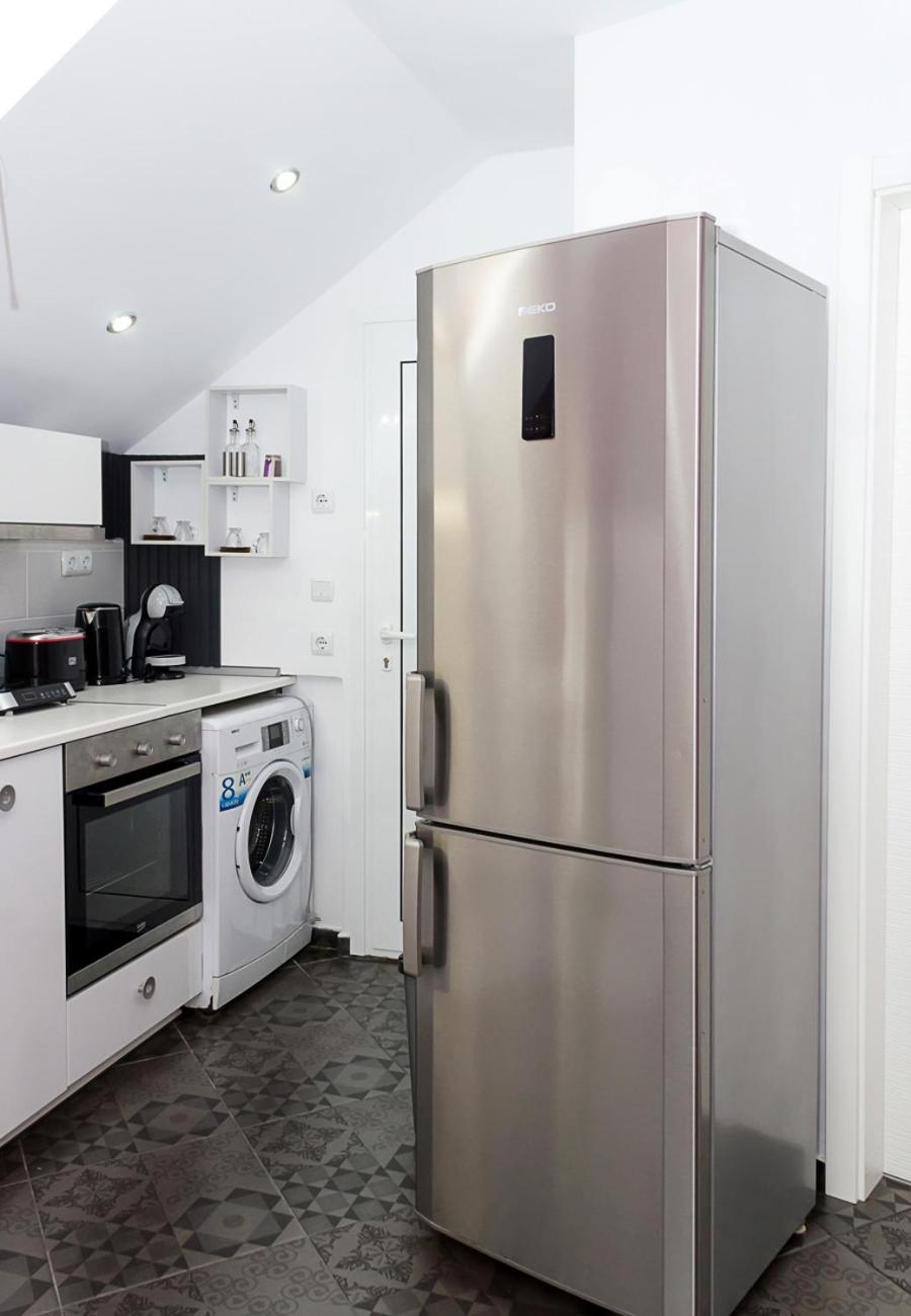 The Purplish 2-BD Apartment in Varna Center