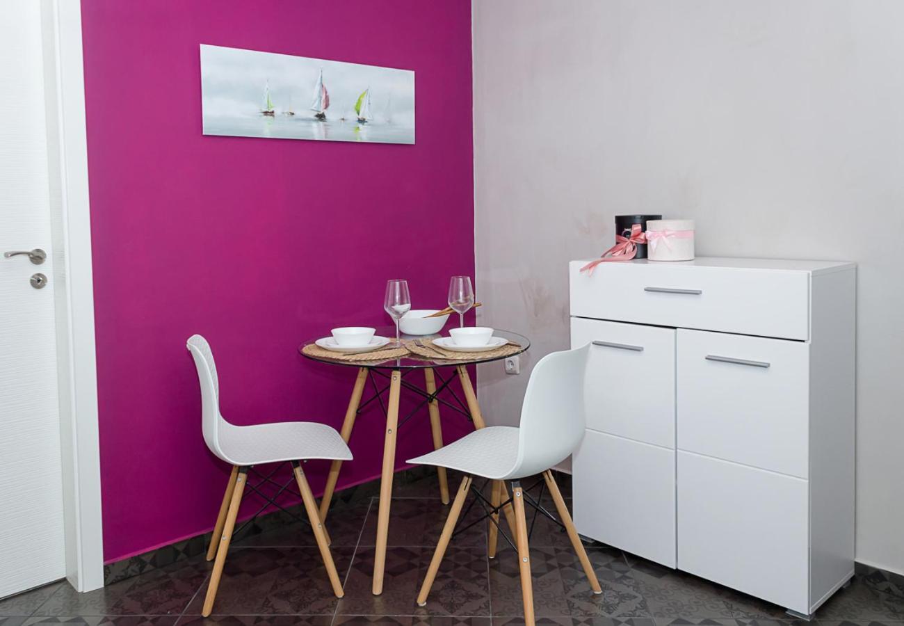 The Purplish 2-BD Apartment in Varna Center
