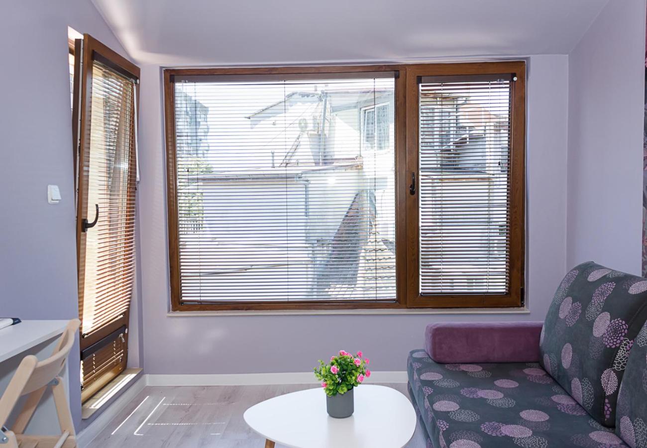 The Purplish 2-BD Apartment in Varna Center