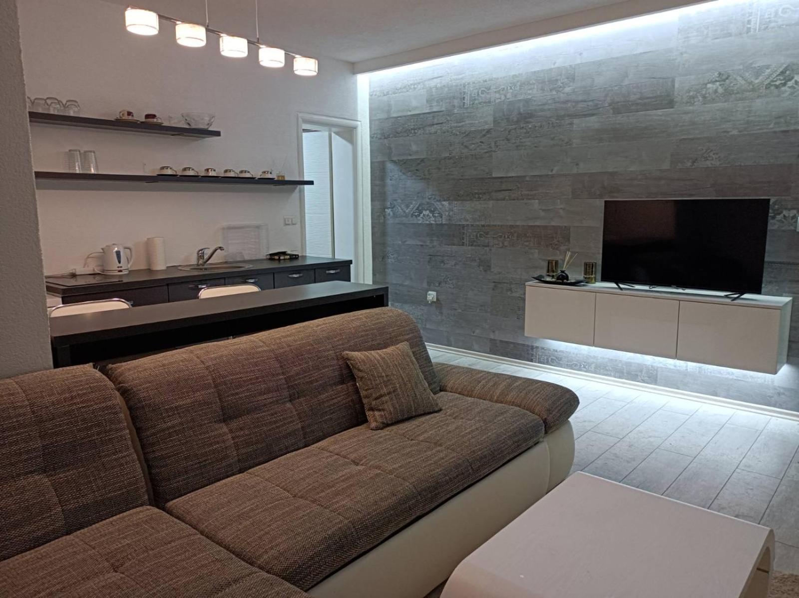 Cozy apartment with garden