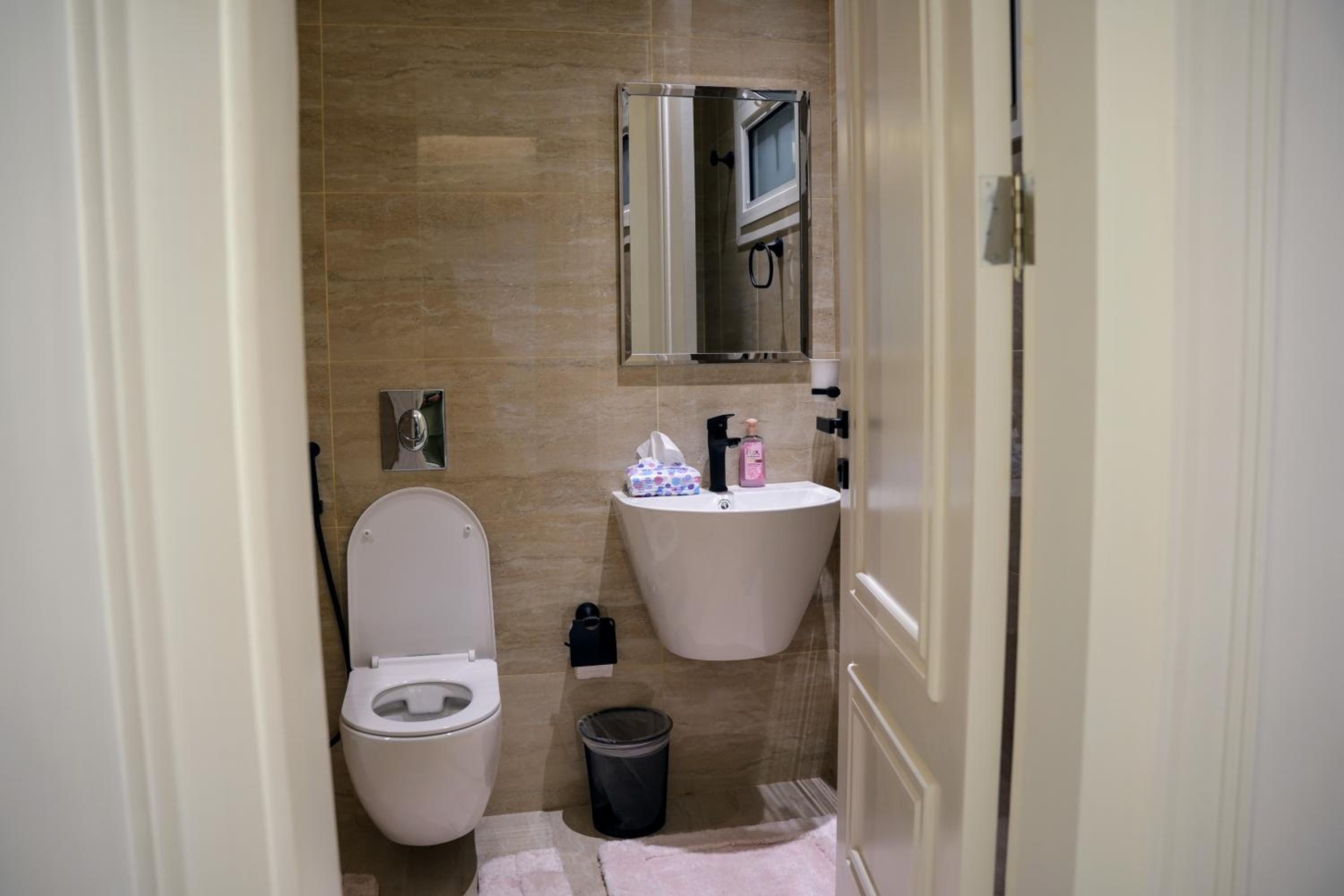 Luxury Smart Apartment E12
