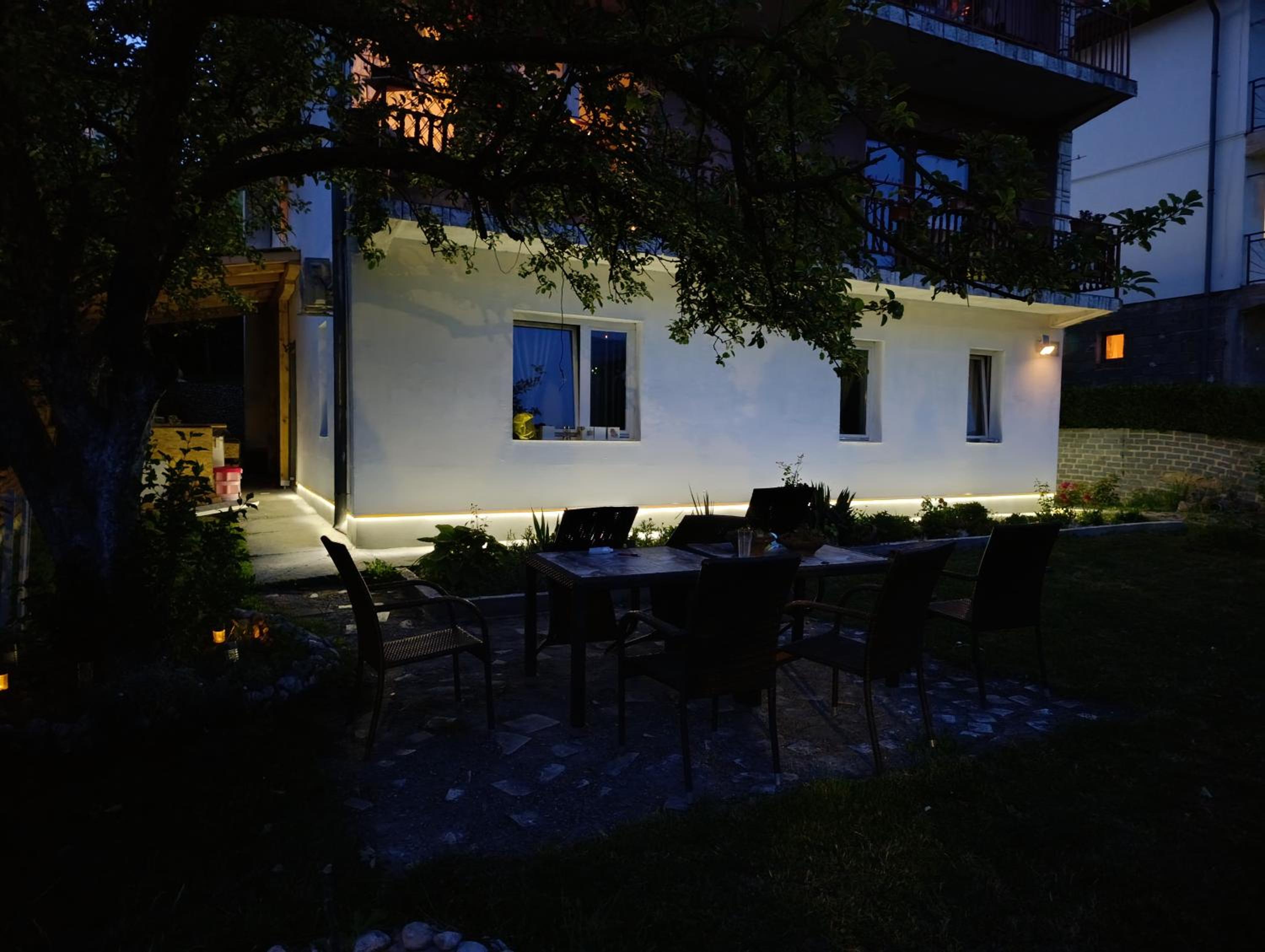 Cozy apartment with garden