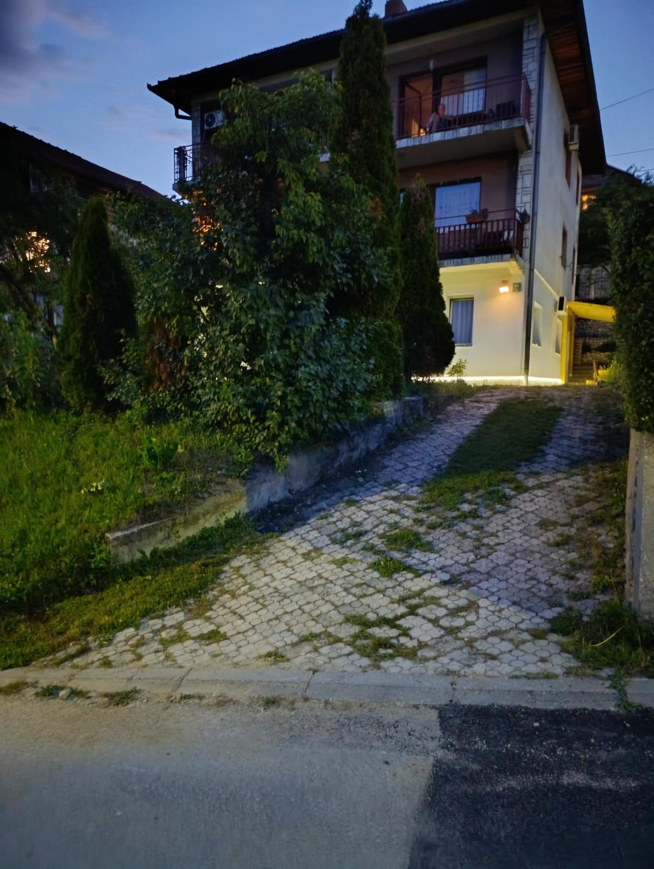 Cozy apartment with garden