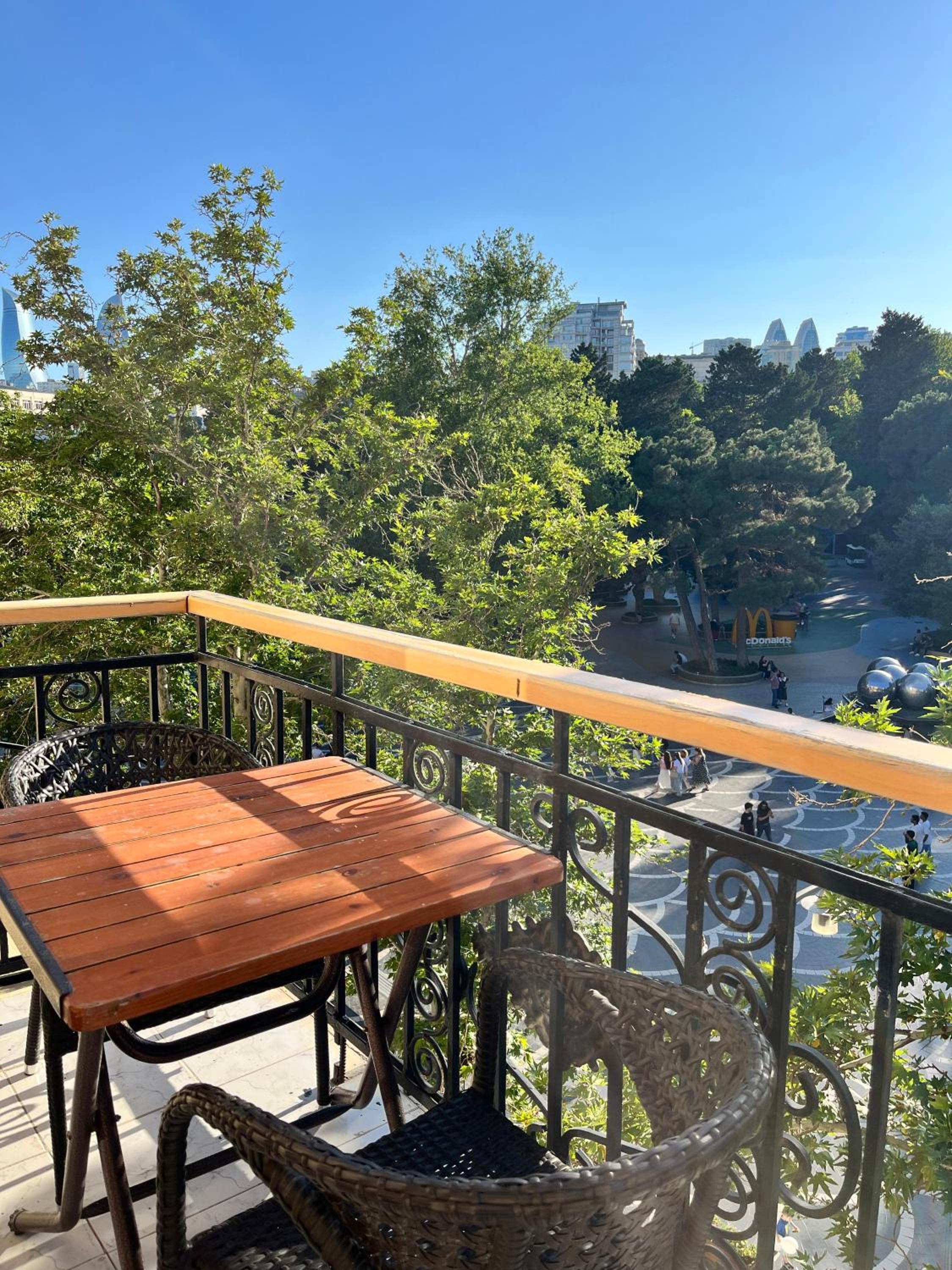 Modern 2BR Cozy Haven on Nizami St with a Balcony