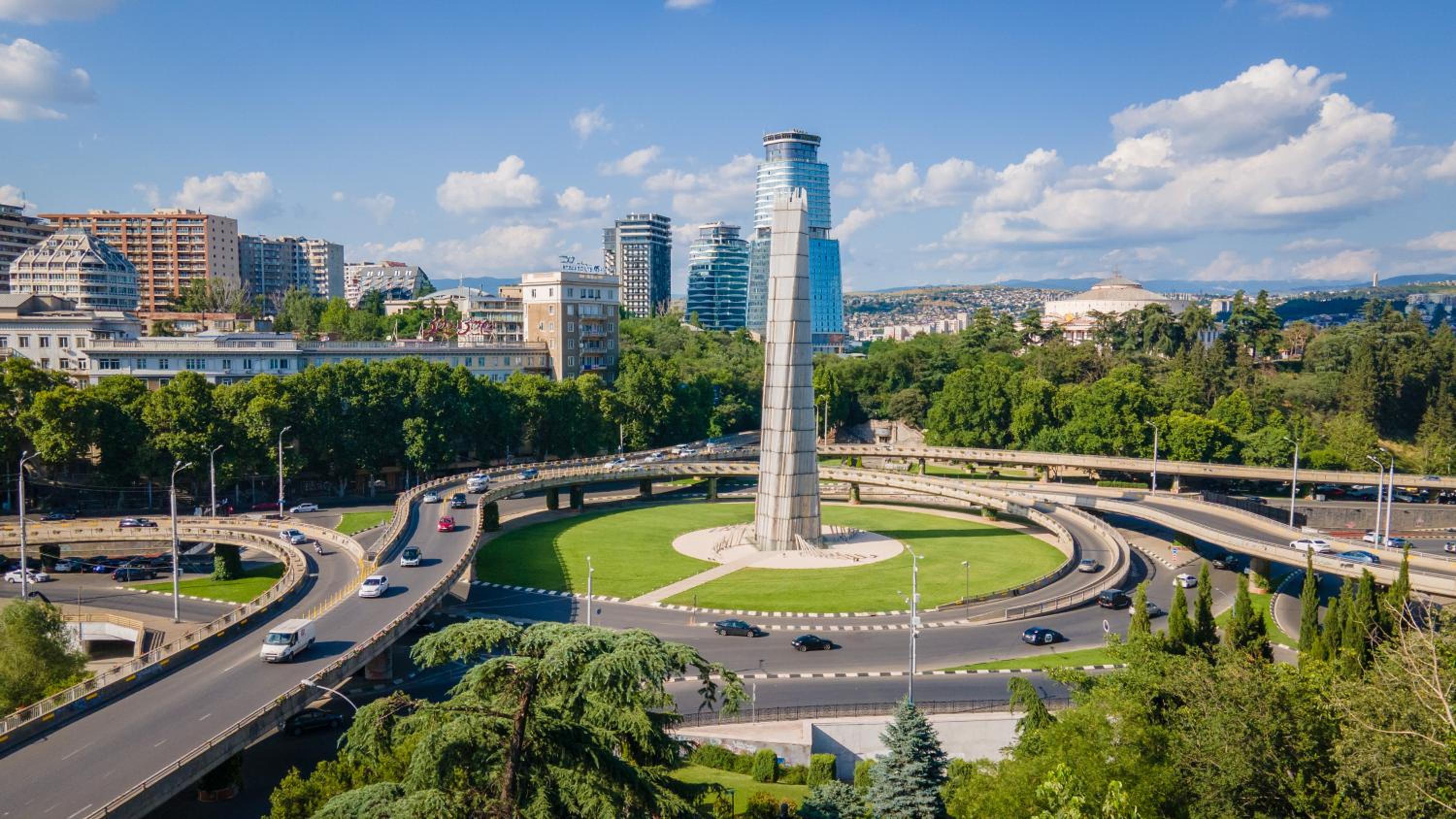 Central apartment with a swimming pool view 3