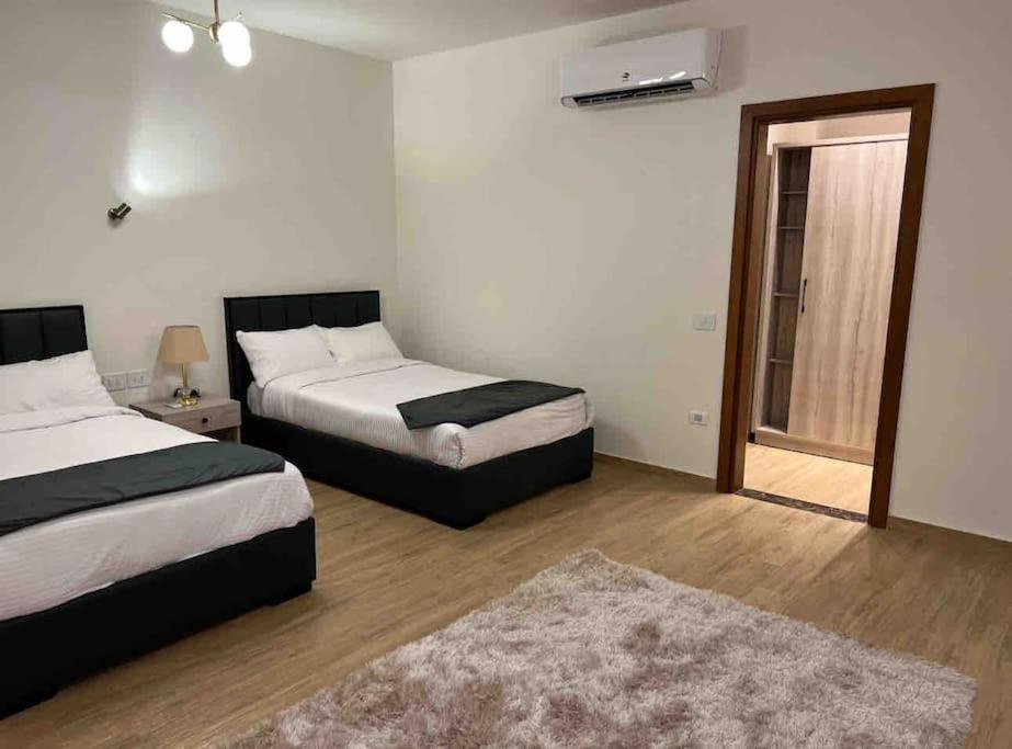 White Palace Double Room Private Bathroom 2