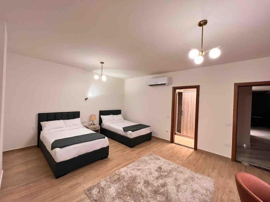 White Palace Double Room Private Bathroom 2