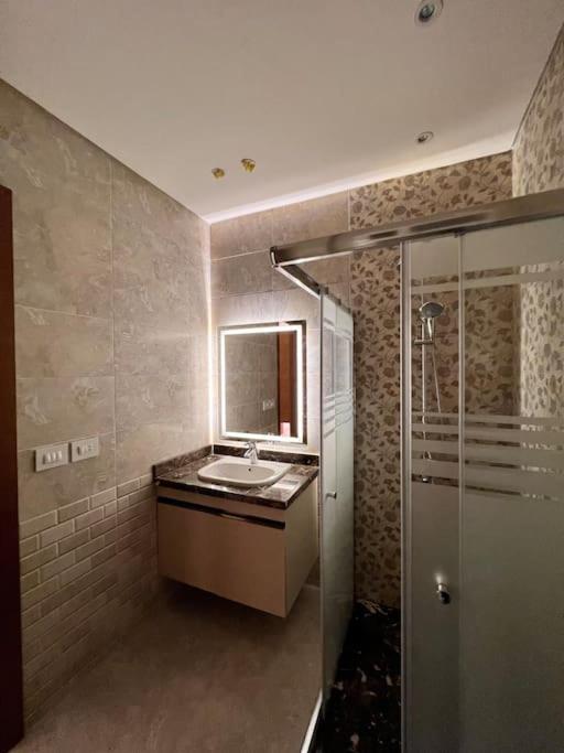 White Palace Double Room Private Bathroom 2