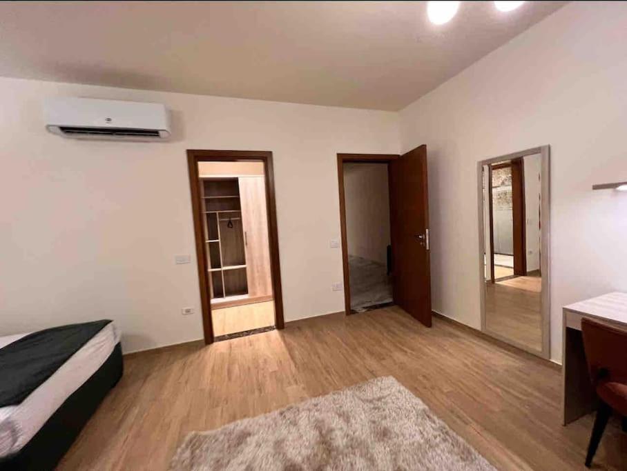 White Palace Double Room Private Bathroom 2