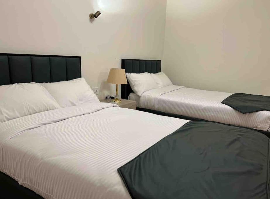 White Palace Double Room Private Bathroom 2
