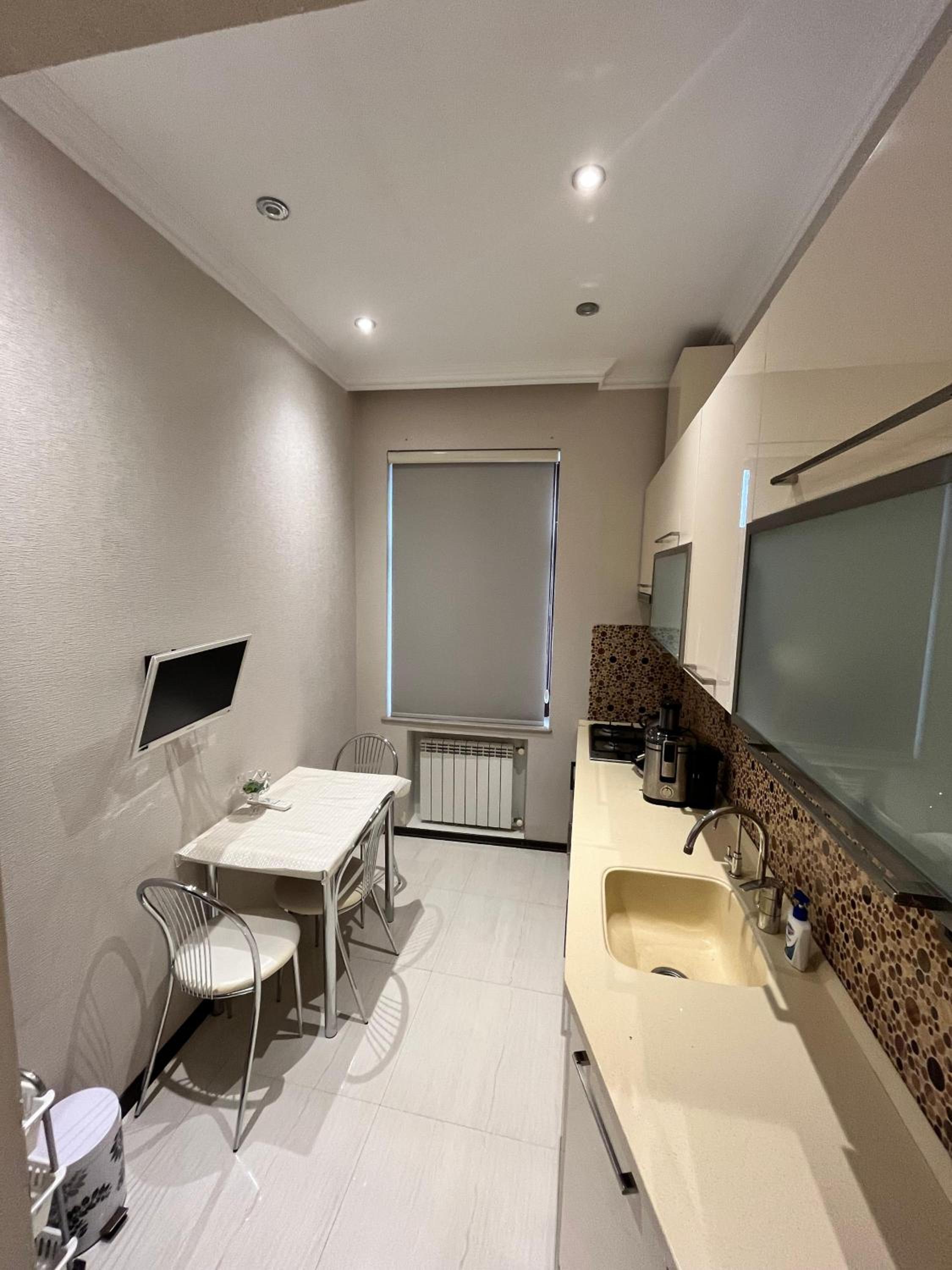 Modern 2BR Cozy Haven on Nizami St with a Balcony
