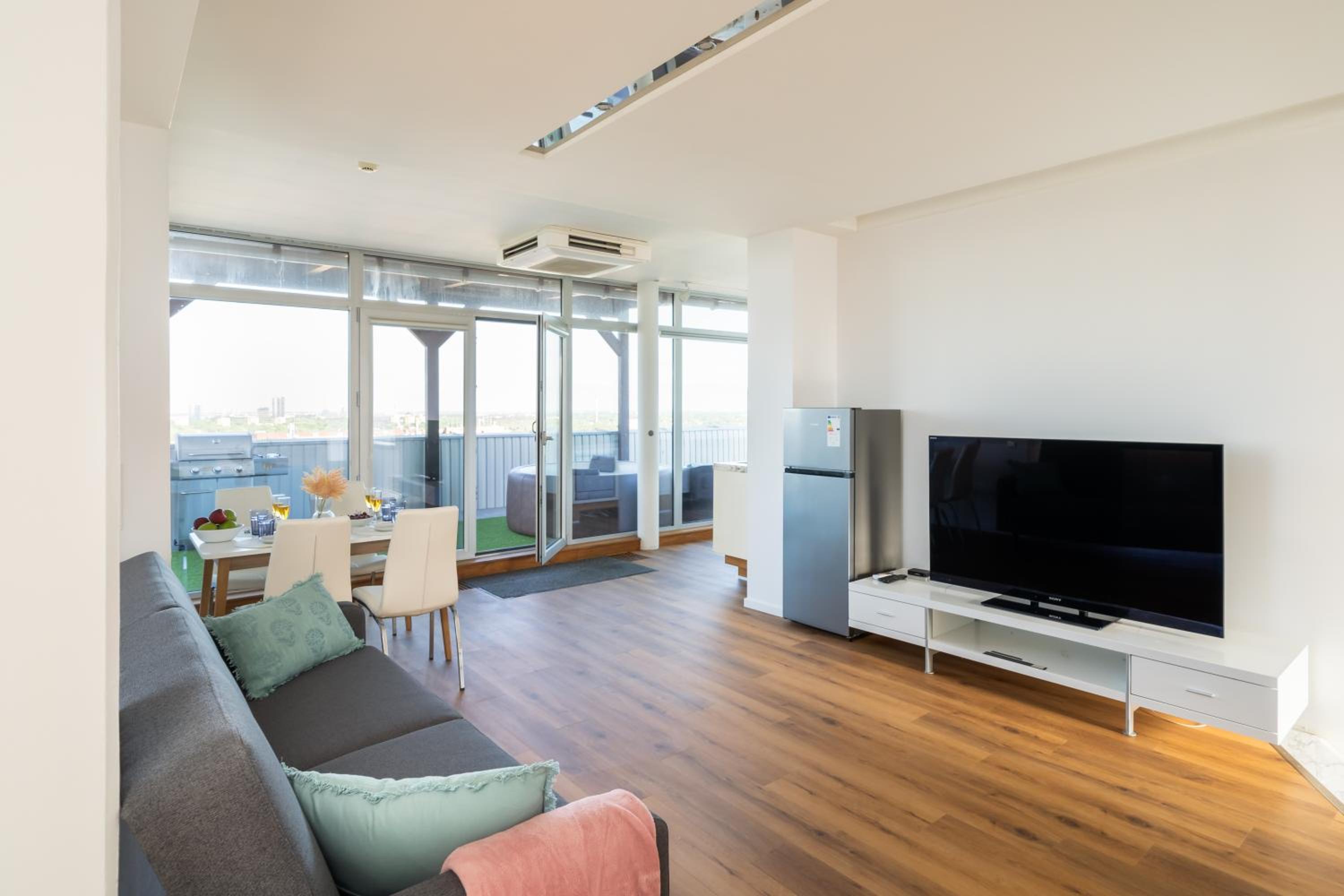 SkyPenthouse & SPA with FREE Parking