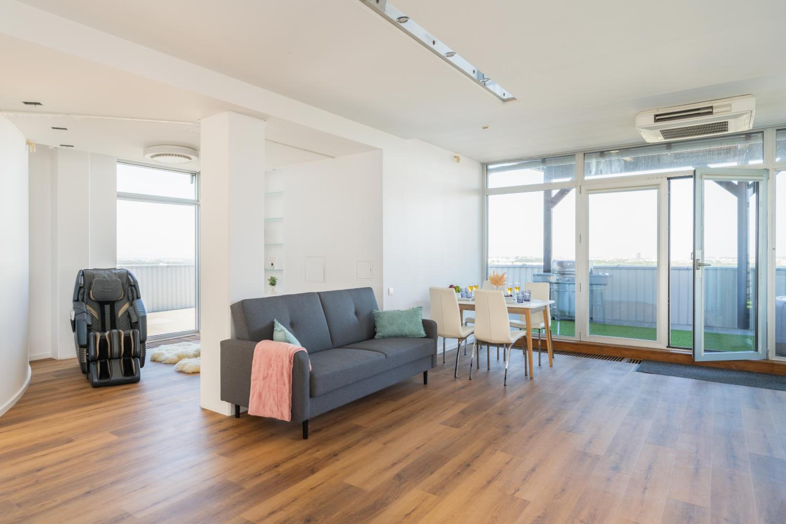 SkyPenthouse & SPA with FREE Parking
