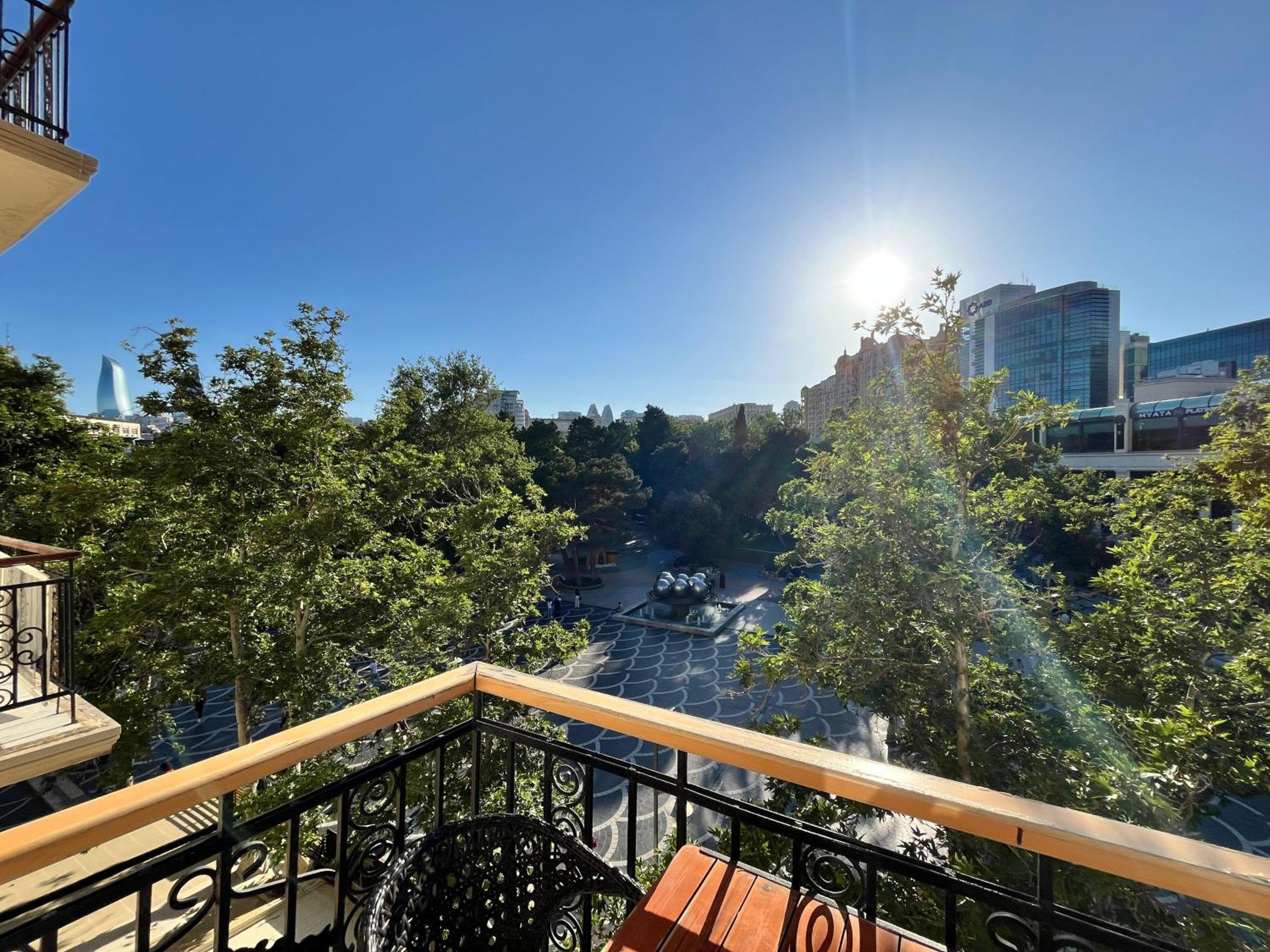Modern 2BR Cozy Haven on Nizami St with a Balcony