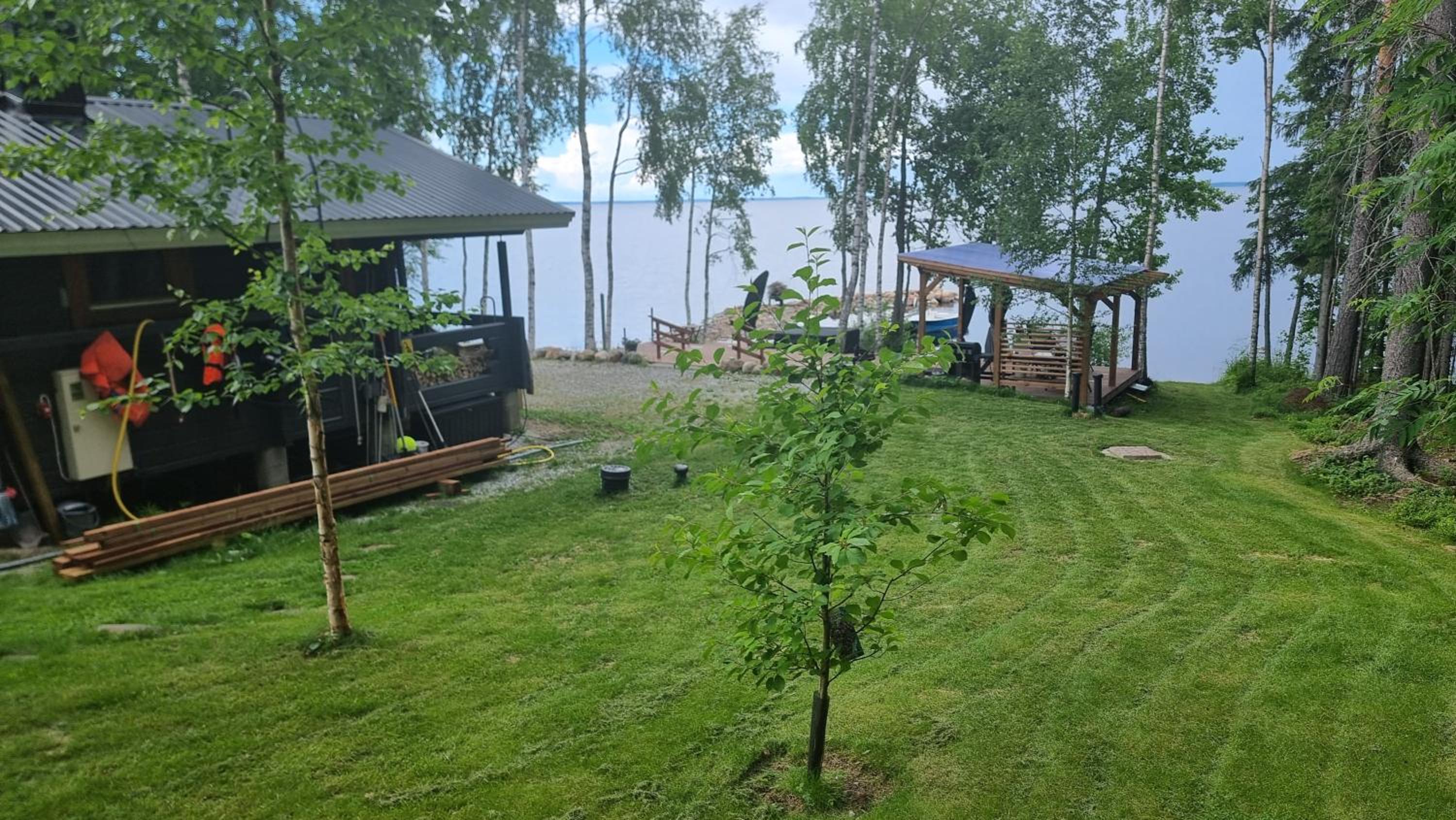 Mukava pieni 2-4h mökki min 2 vrk Saimaan rannalla, poreallas, puusauna, Wi-Fi, Smart TV, parivuode ja vuodesohva view 3