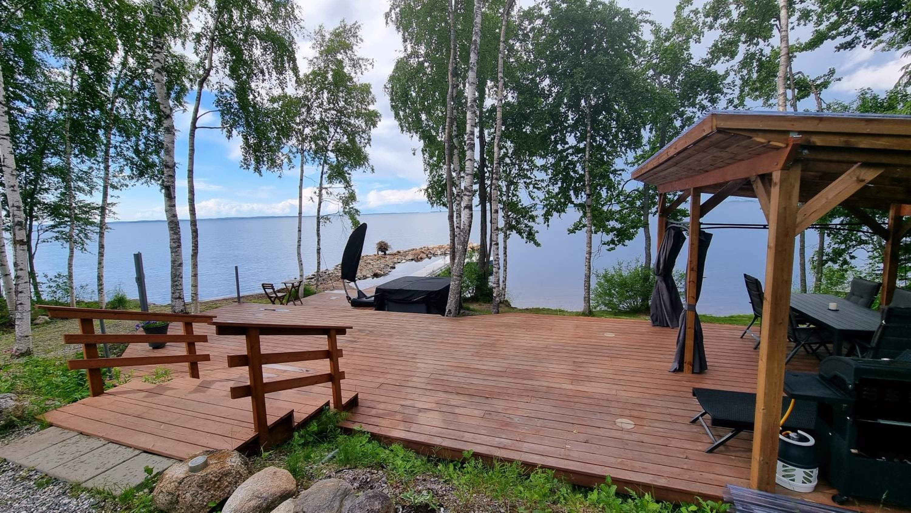 Mukava pieni 2-4h mökki min 2 vrk Saimaan rannalla, poreallas, puusauna, Wi-Fi, Smart TV, parivuode ja vuodesohva view 5