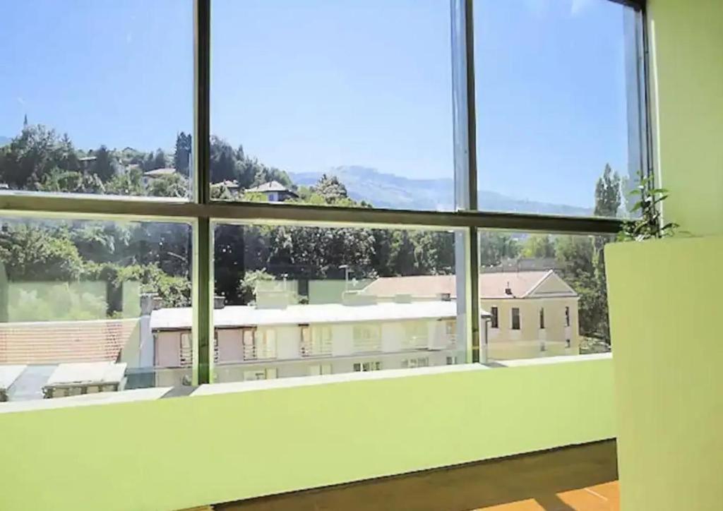 Designer Apartment in Old Town - Free Netflix