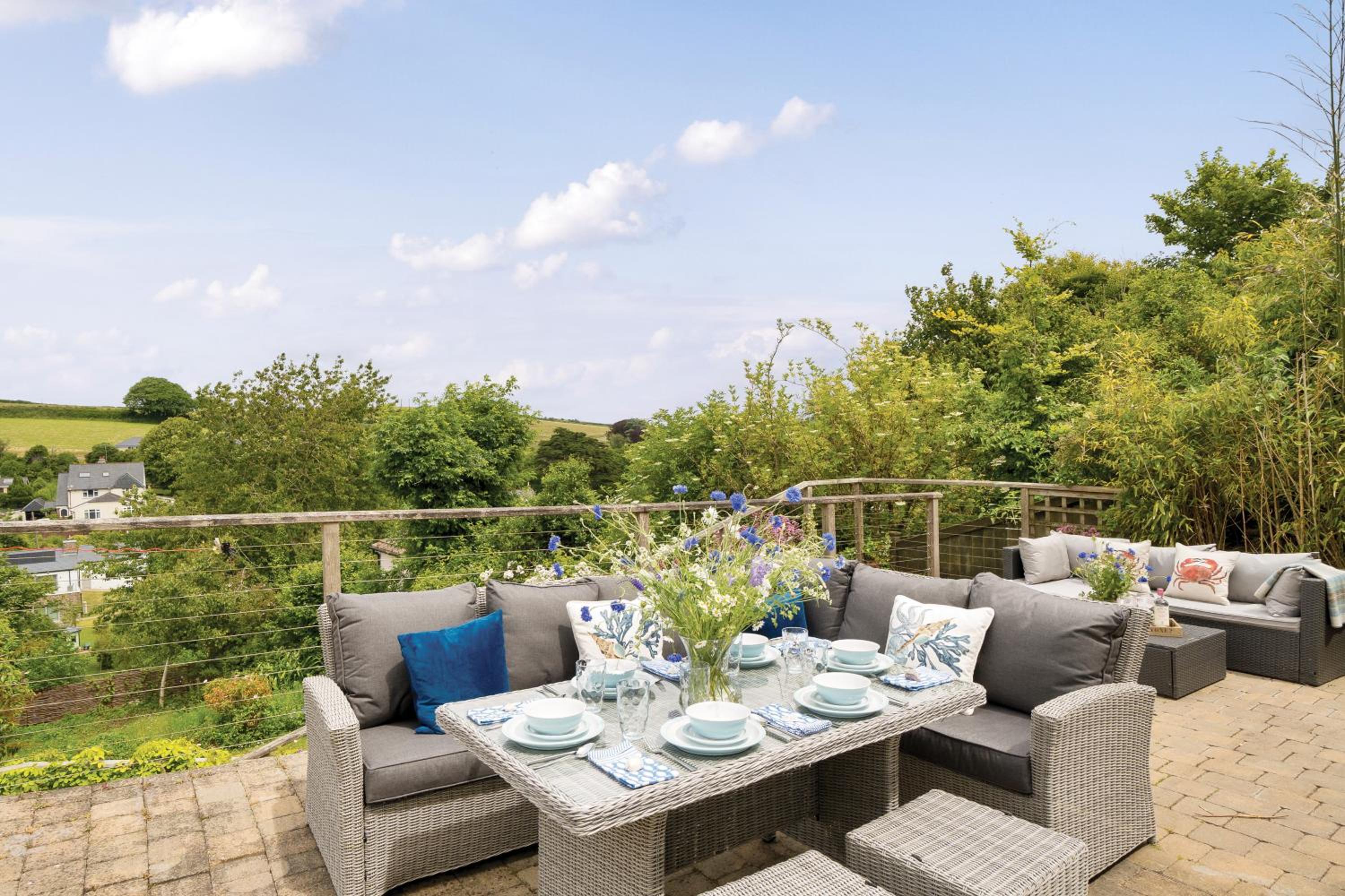 Thimble Cottage, Salcombe view 2