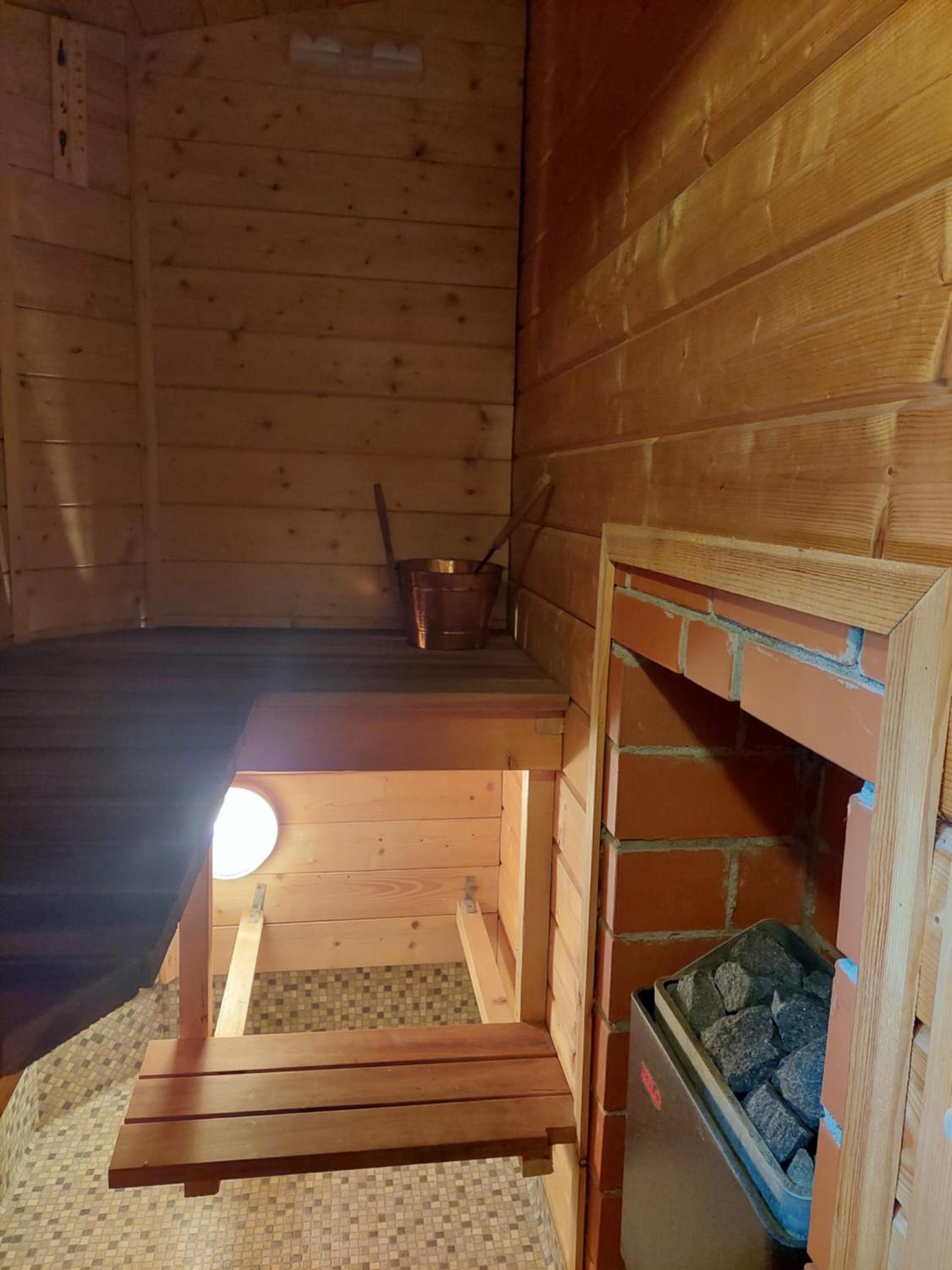 Sinilille suvemaja saunaga