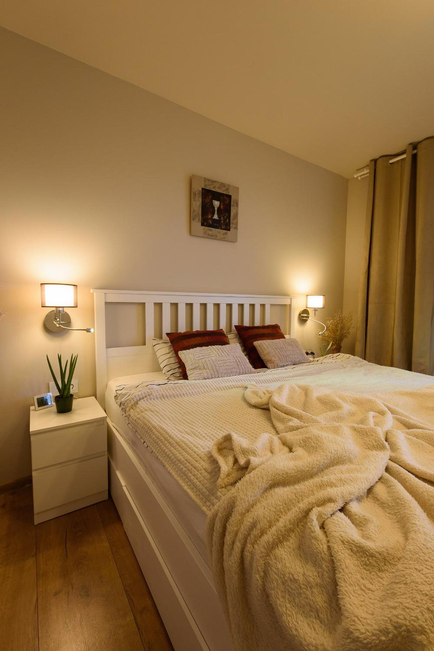 Green Urban Luxury Apartment with parking view 2