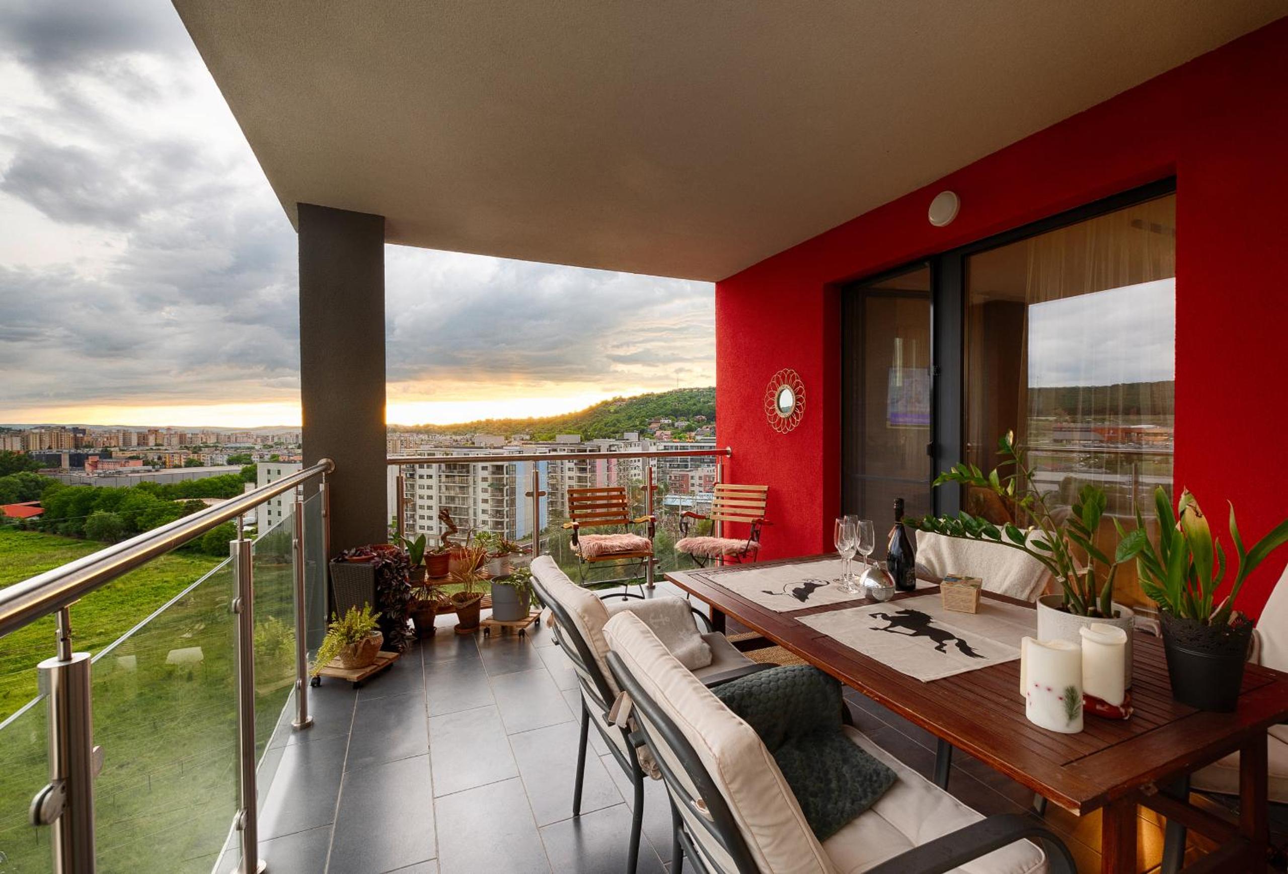 Green Urban Luxury Apartment with parking view 5