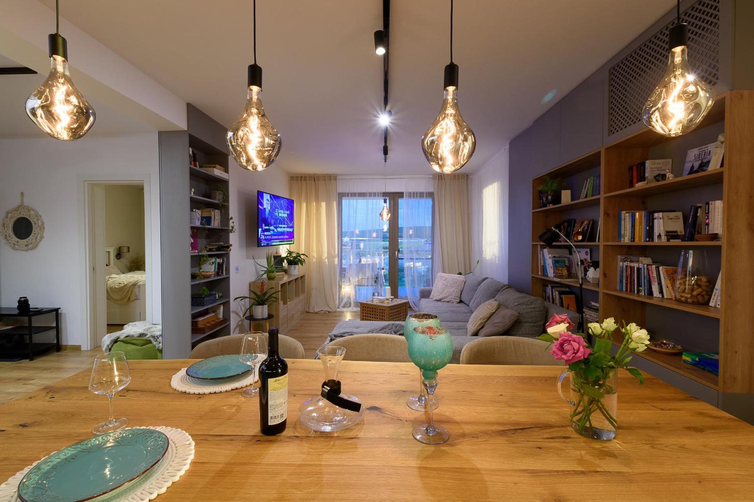 Green Urban Luxury Apartment with parking view 4