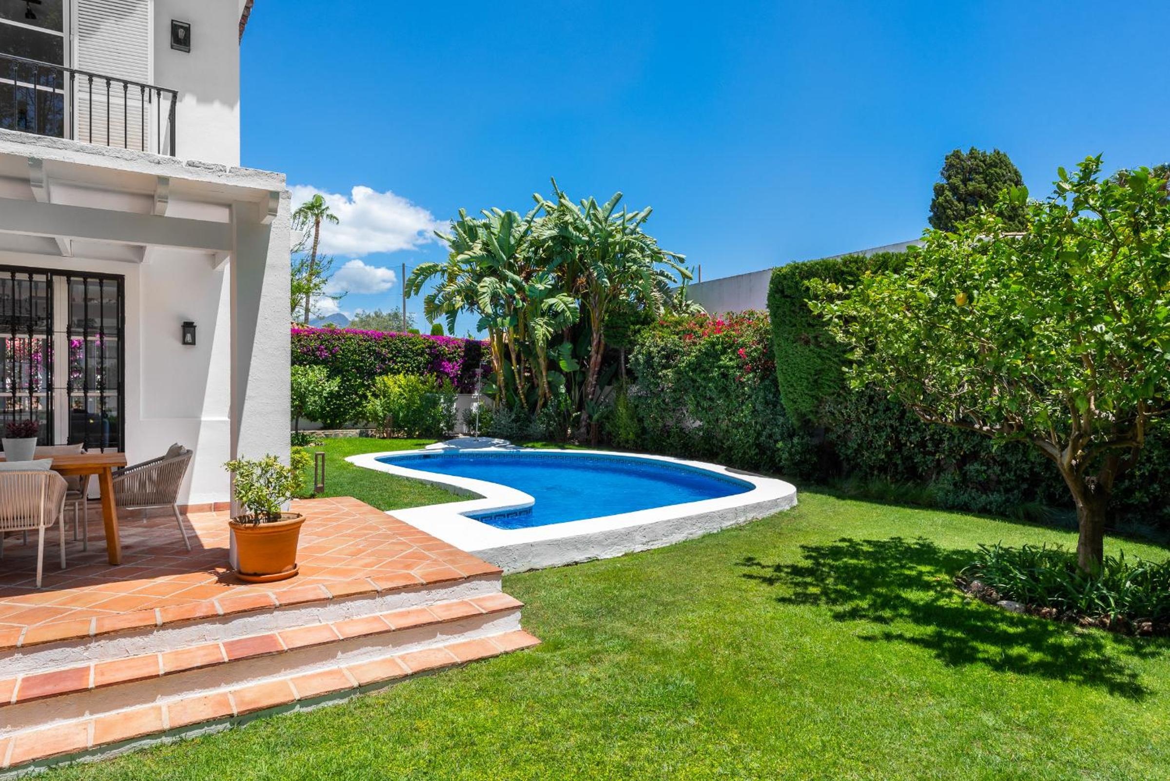 Luxury House with Private Pool and Stunning Interiors