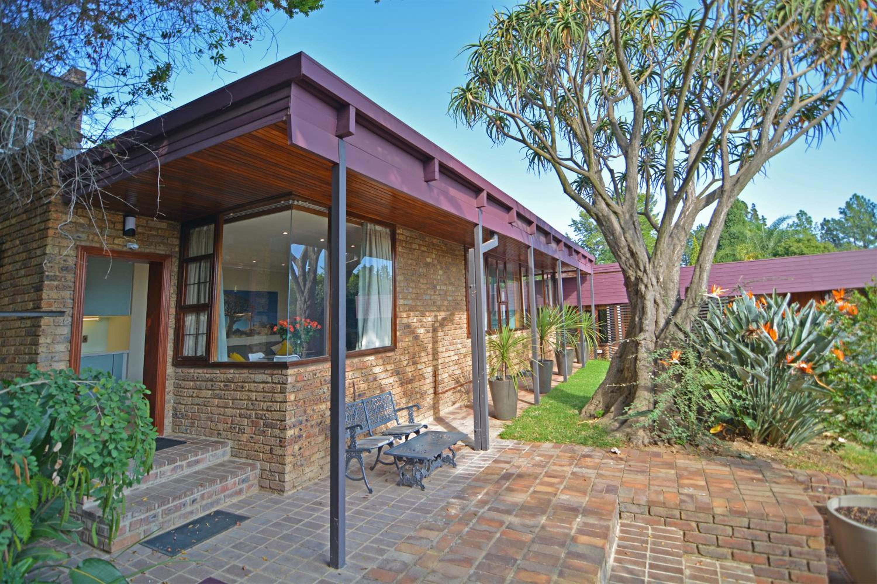 Johannesburg Vacations - April Villa Back-up power Luxury serviced villa Sandton CBD - Property Image 24