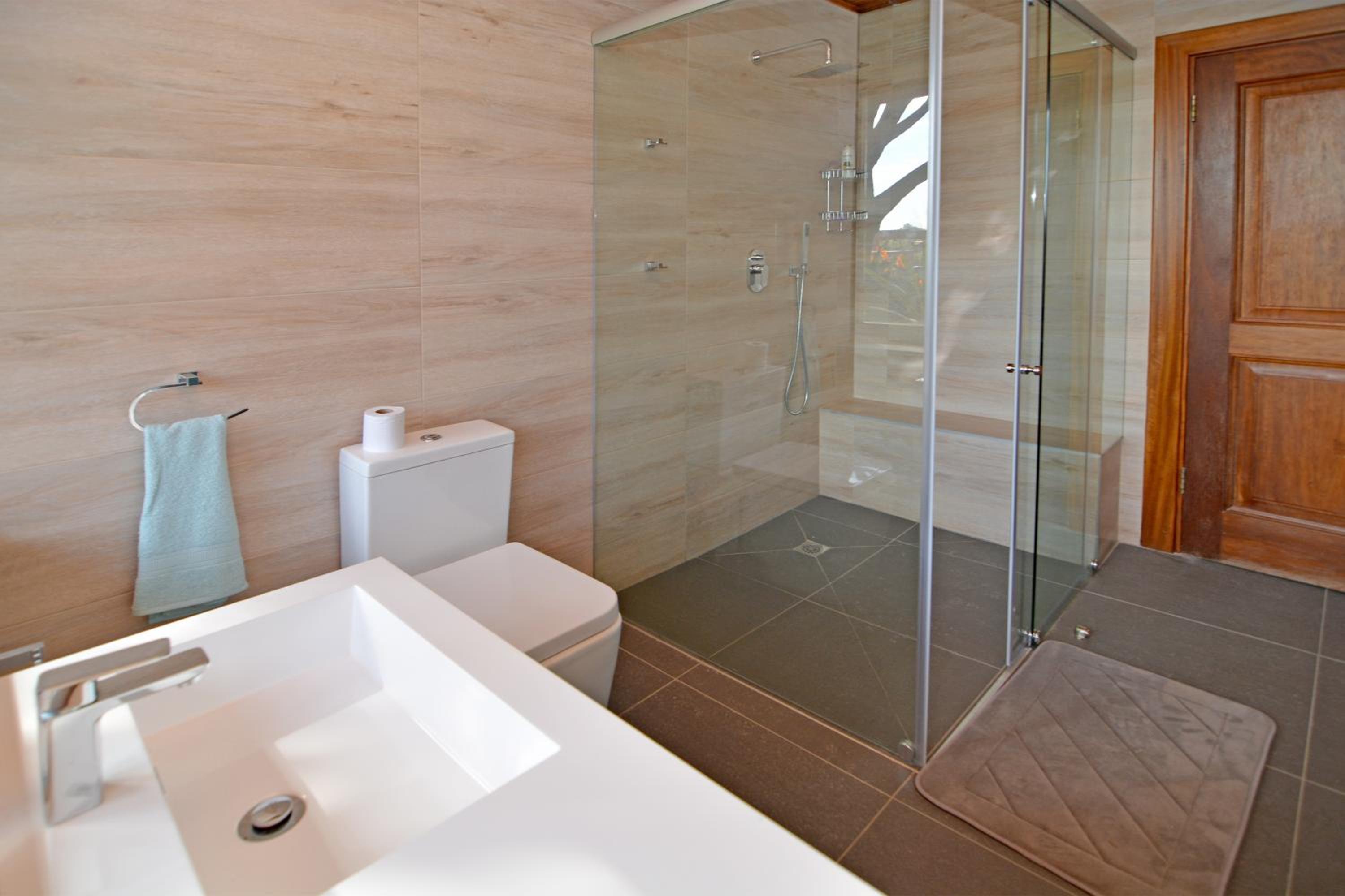 Johannesburg Vacations - April Villa Back-up power Luxury serviced villa Sandton CBD - Property Image 22