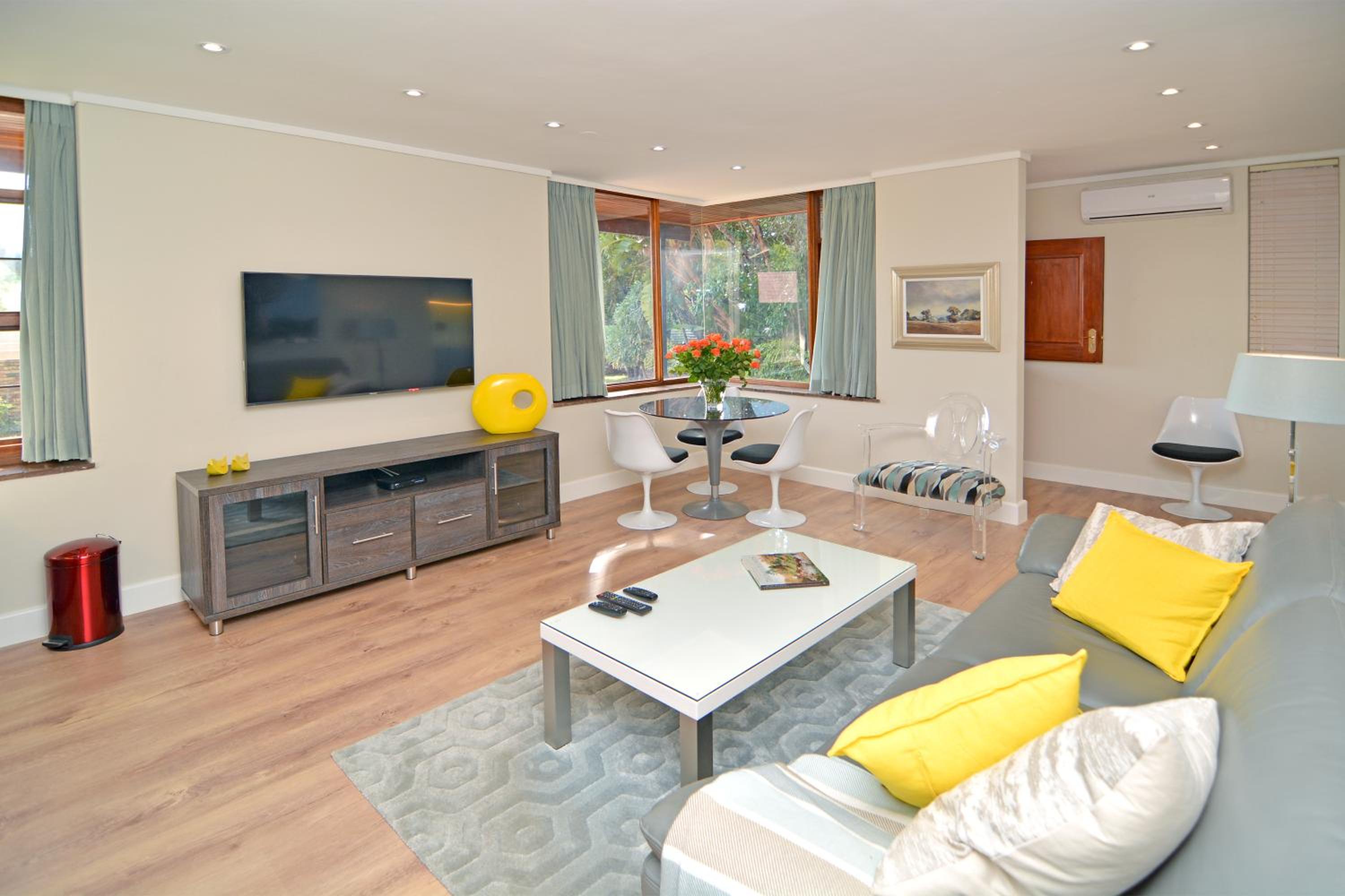 Johannesburg Vacations - April Villa Back-up power Luxury serviced villa Sandton CBD - Property Image 11