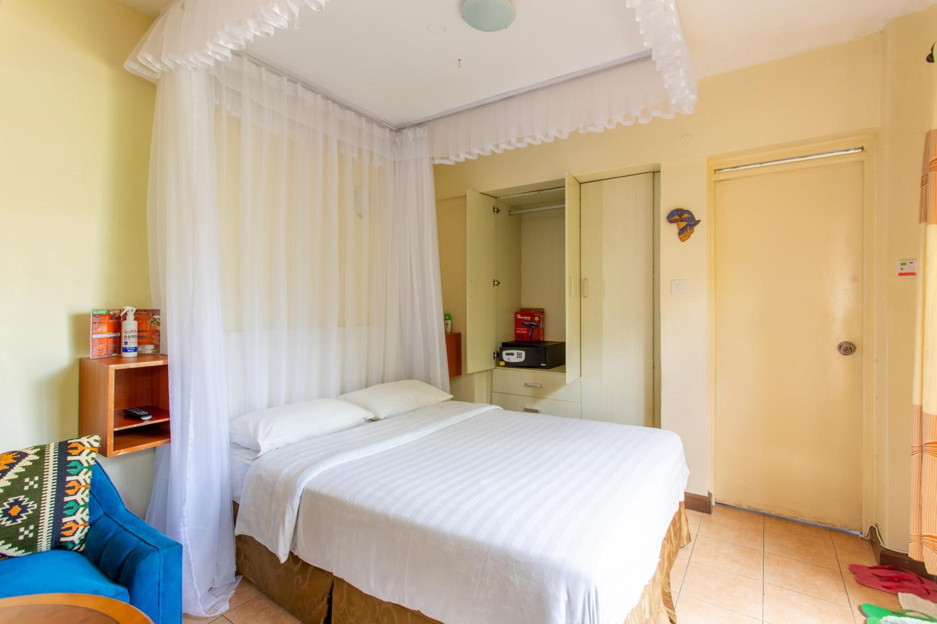 Studio Near Westlands & CBD Nairobi with Rooftop Pool view 5
