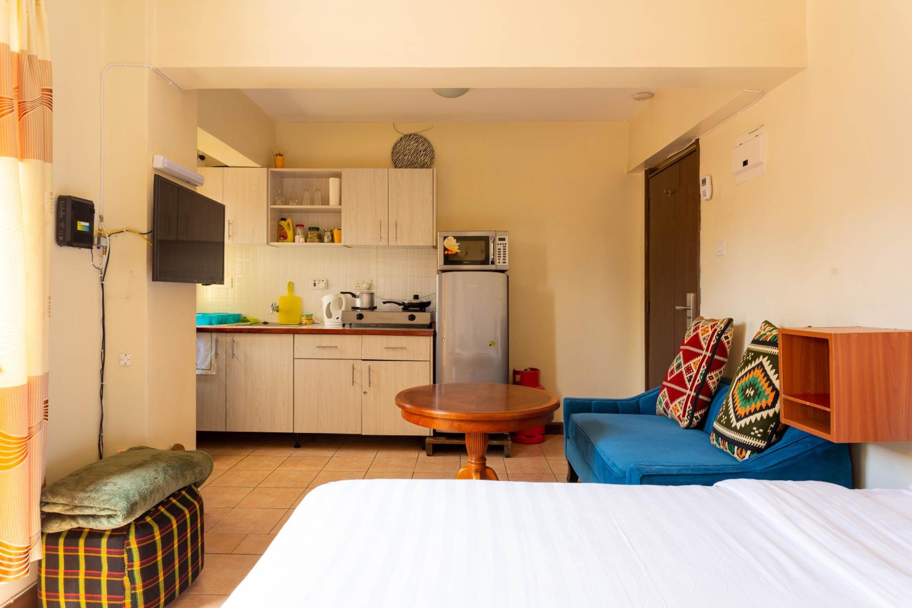 Studio Near Westlands & CBD Nairobi with Rooftop Pool view 3