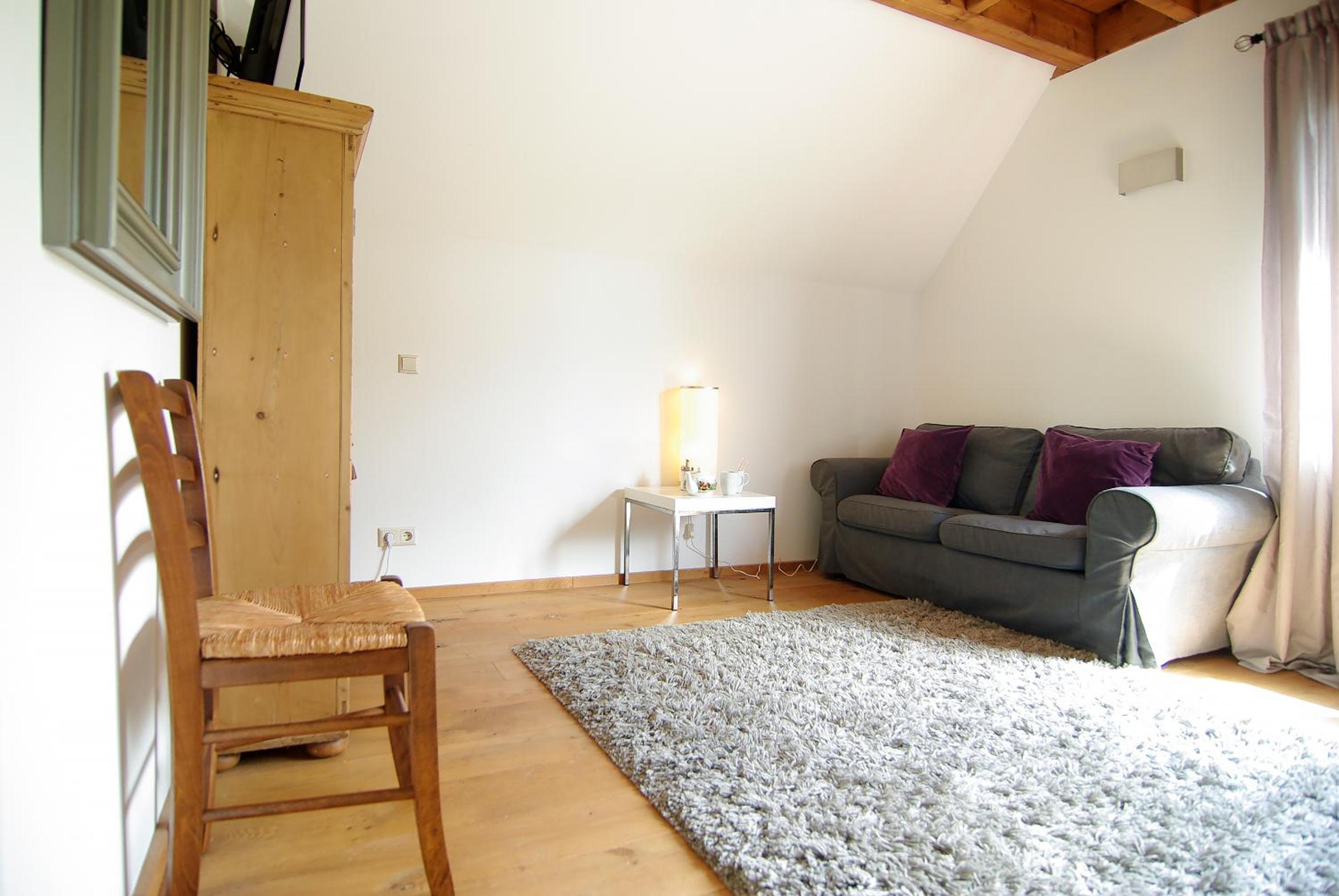 Tranquil wooden house with free parking photo 3