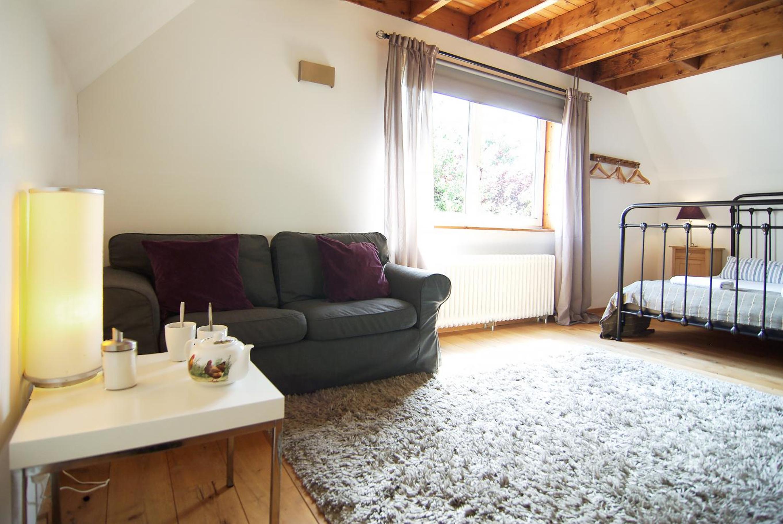 Tranquil wooden house with free parking photo 5