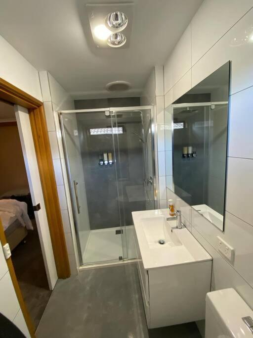 4 bedroom 2 bath renovated with spa king bed and free arcade games sleeps 10