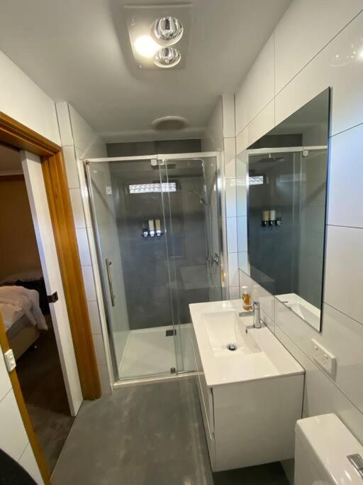 4 bedroom 2 bath renovated with spa king bed and free arcade games sleeps 10