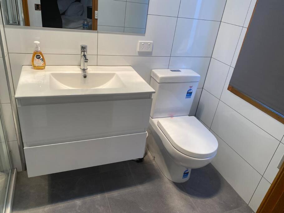 4 bedroom 2 bath renovated with spa king bed and free arcade games sleeps 10