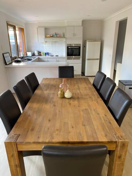 4 bedroom 2 bath renovated with spa king bed and free arcade games sleeps 10