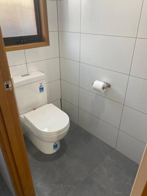 4 bedroom 2 bath renovated with spa king bed and free arcade games sleeps 10