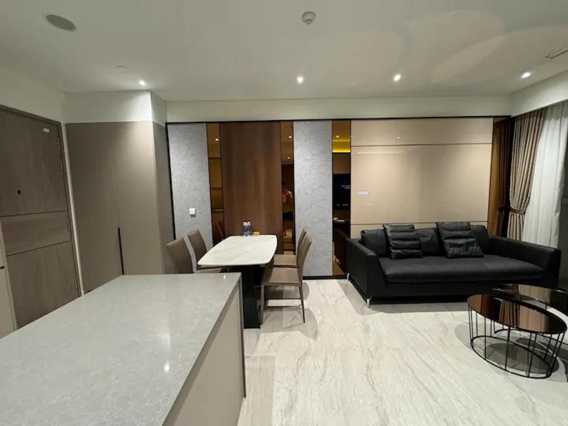 ZO Apartment Opera, Crest, Galleria -Central Saigon -Free POOL-GYM-SAUNA Room-YOGA Room