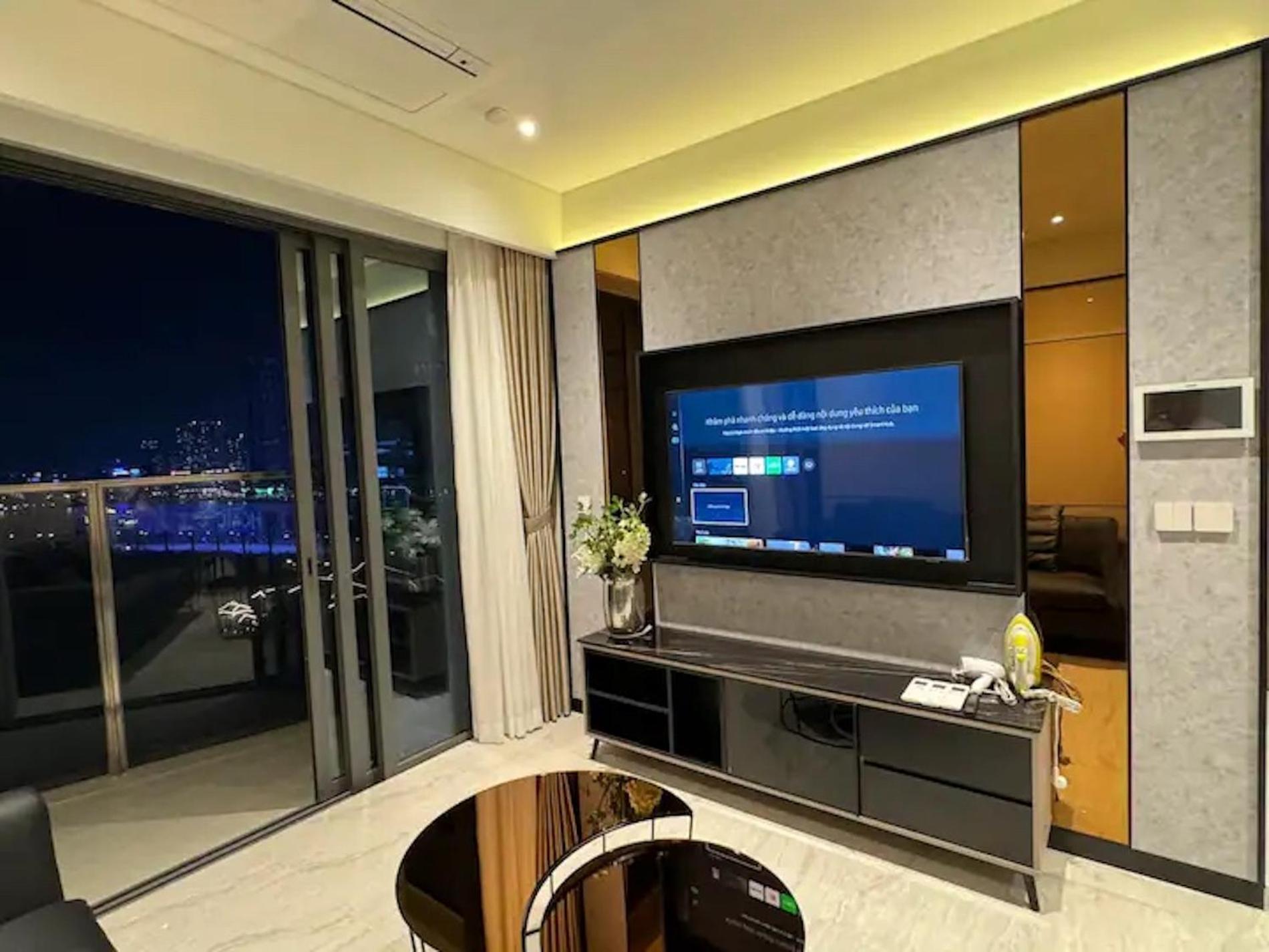 ZO Apartment Opera, Crest, Galleria -Central Saigon -Free POOL-GYM-SAUNA Room-YOGA Room