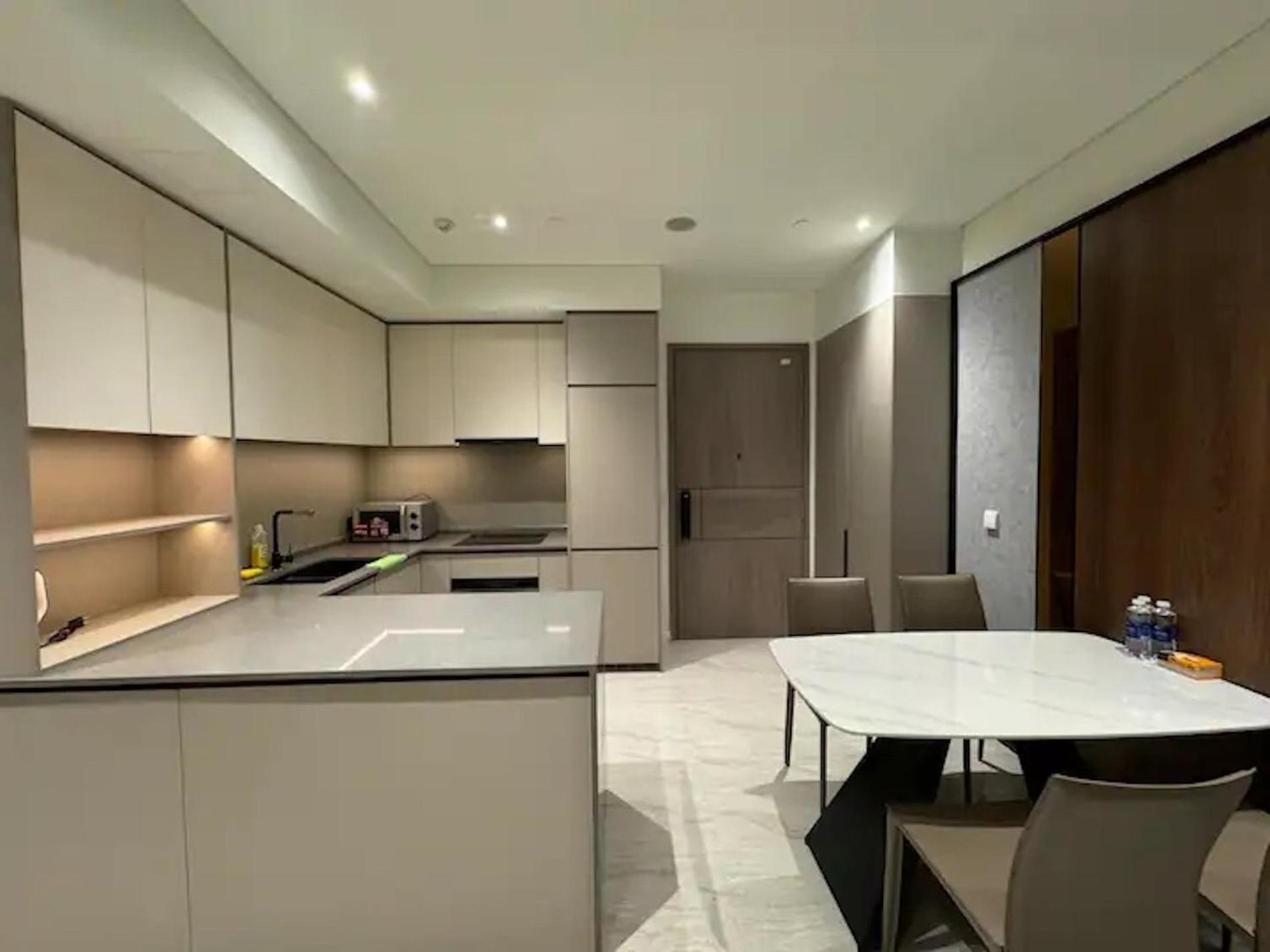 ZO Apartment Opera, Crest, Galleria -Central Saigon -Free POOL-GYM-SAUNA Room-YOGA Room