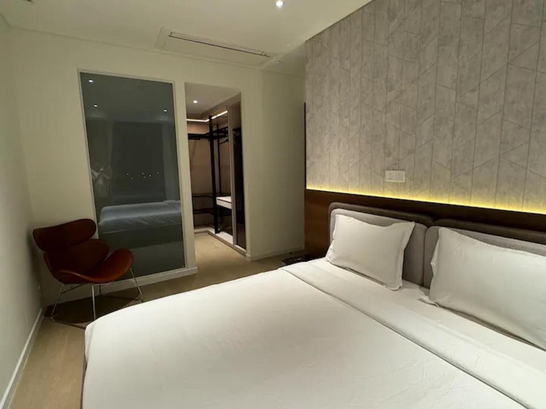 ZO Apartment Opera, Crest, Galleria -Central Saigon -Free POOL-GYM-SAUNA Room-YOGA Room