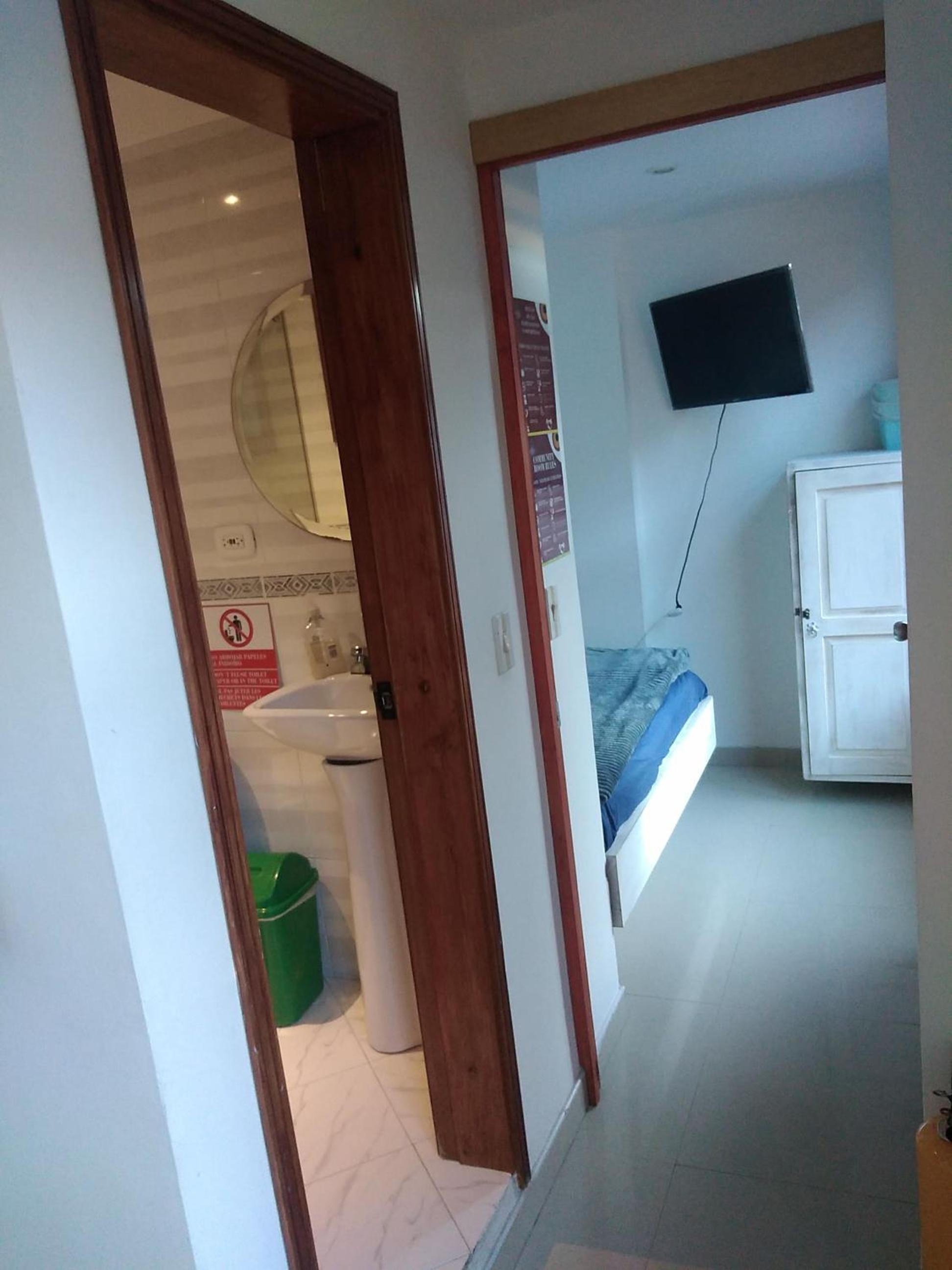 Usaquen Station Hostel - Property Image 37