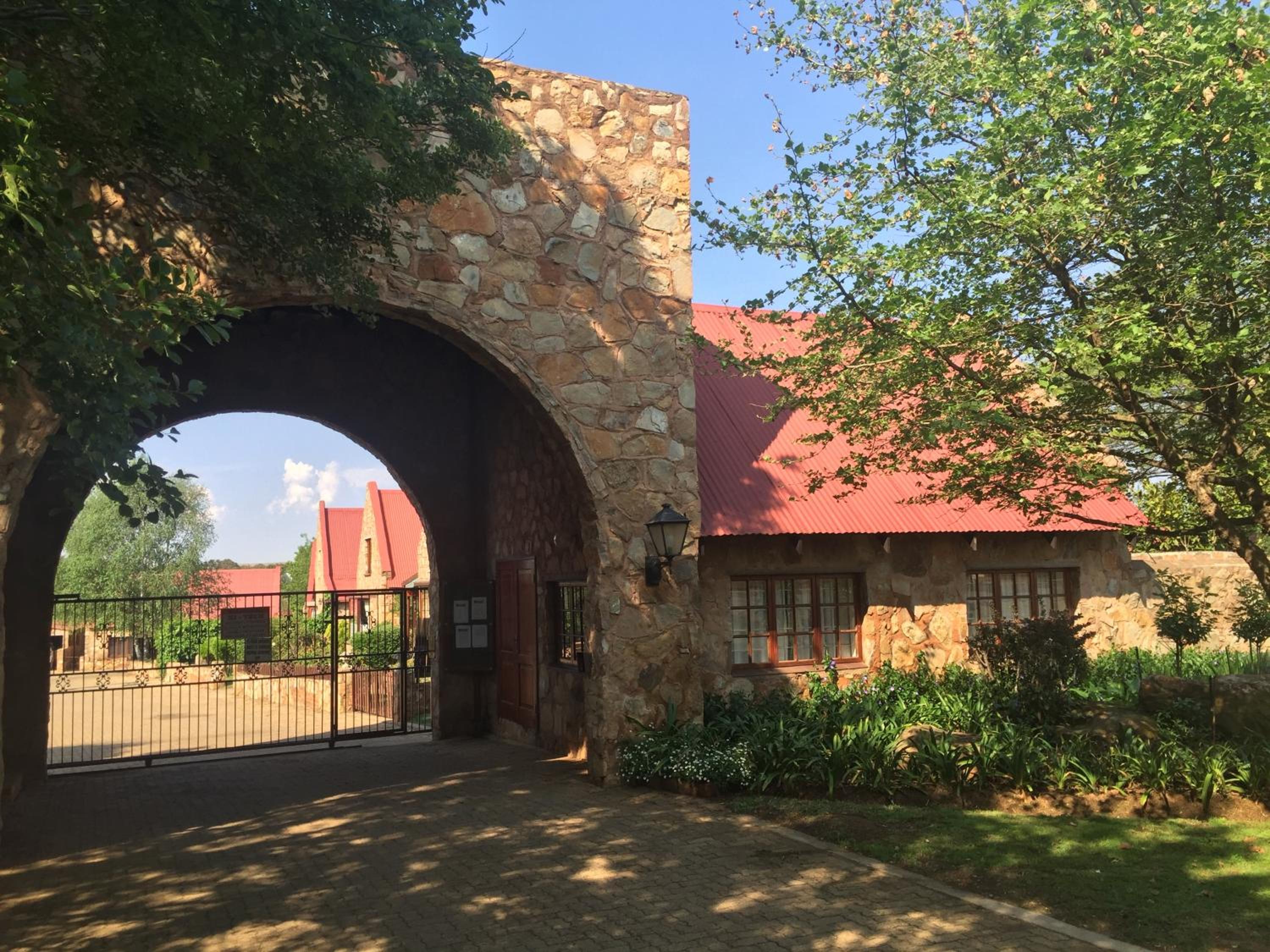 Delagoa Cottage Dullstroom view 3