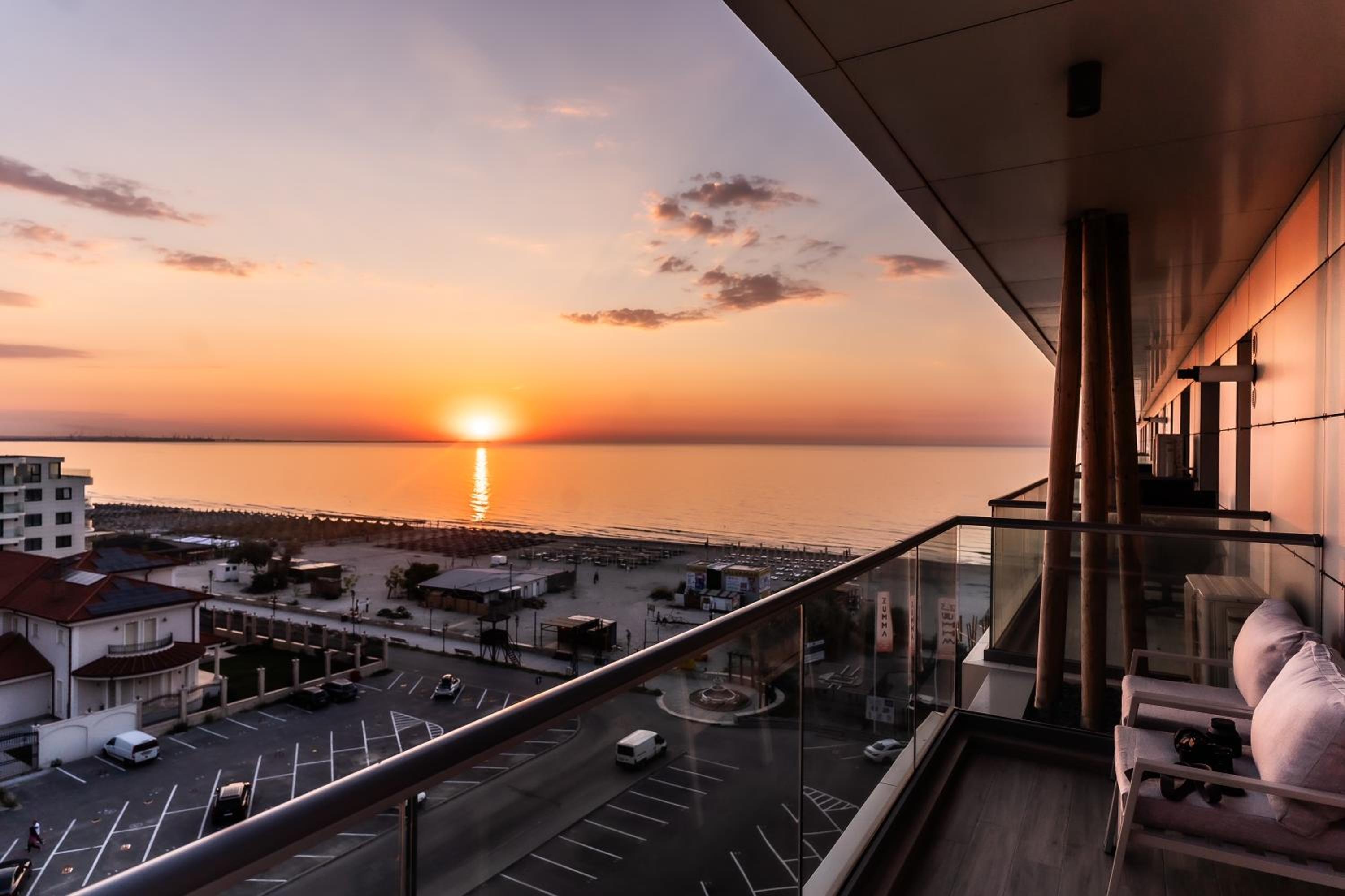Studio Zora Sunrise