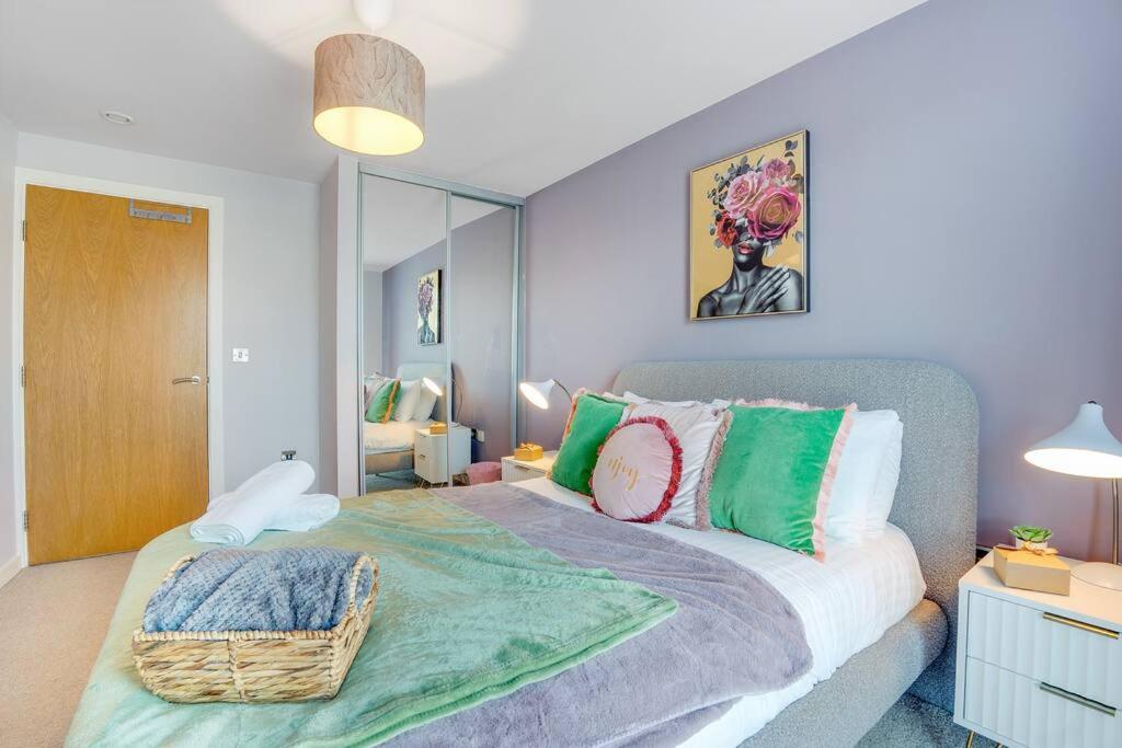 Sheffield Two BR with Private Parking view 3